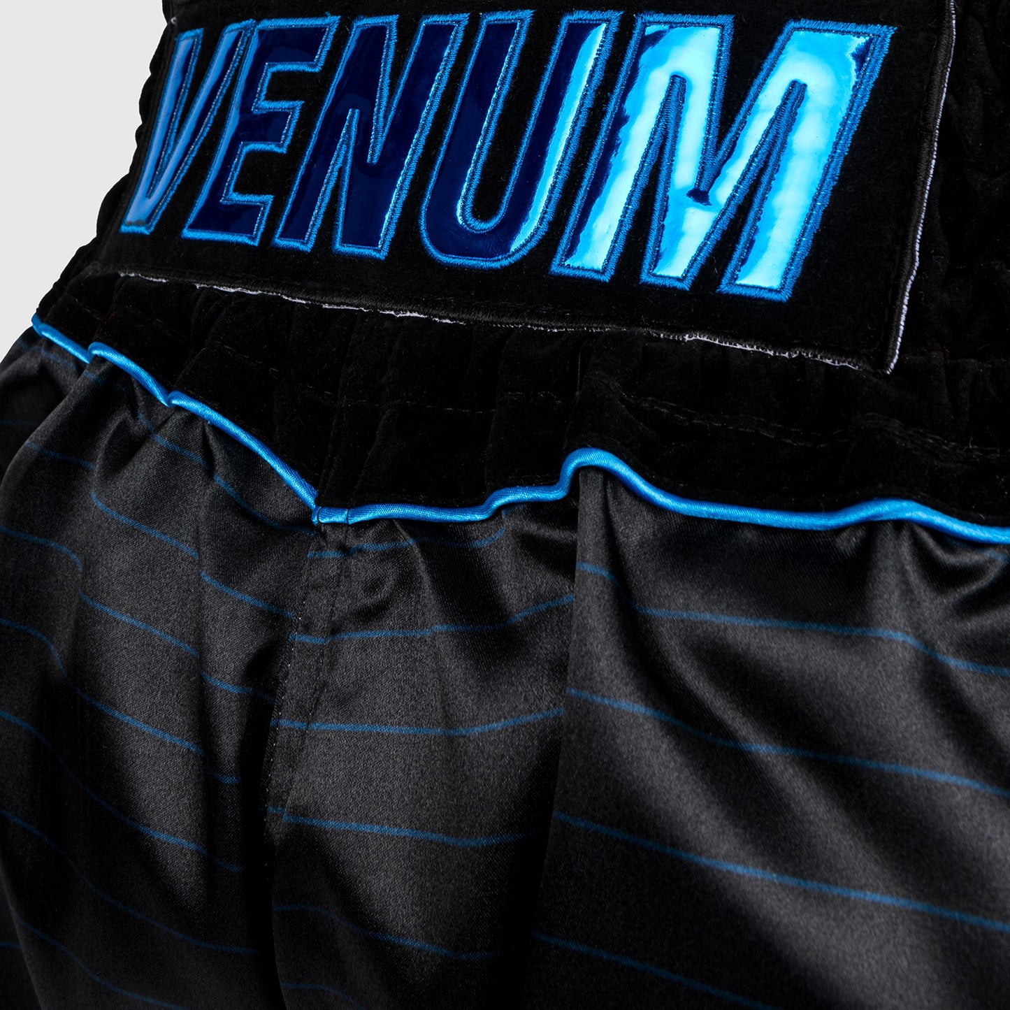 Venum Attack Pantalones cortos de Muay Thai - Negro/Azul