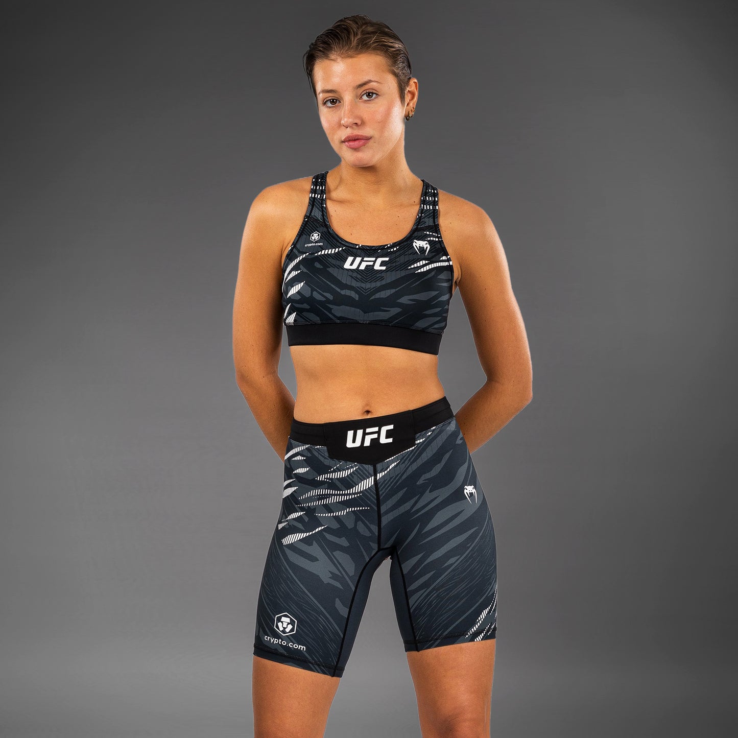 UFC Fusion by Venum Authentic Fight Night Vale Tudo Shorts para Mujer - Ajuste Largo - Negro