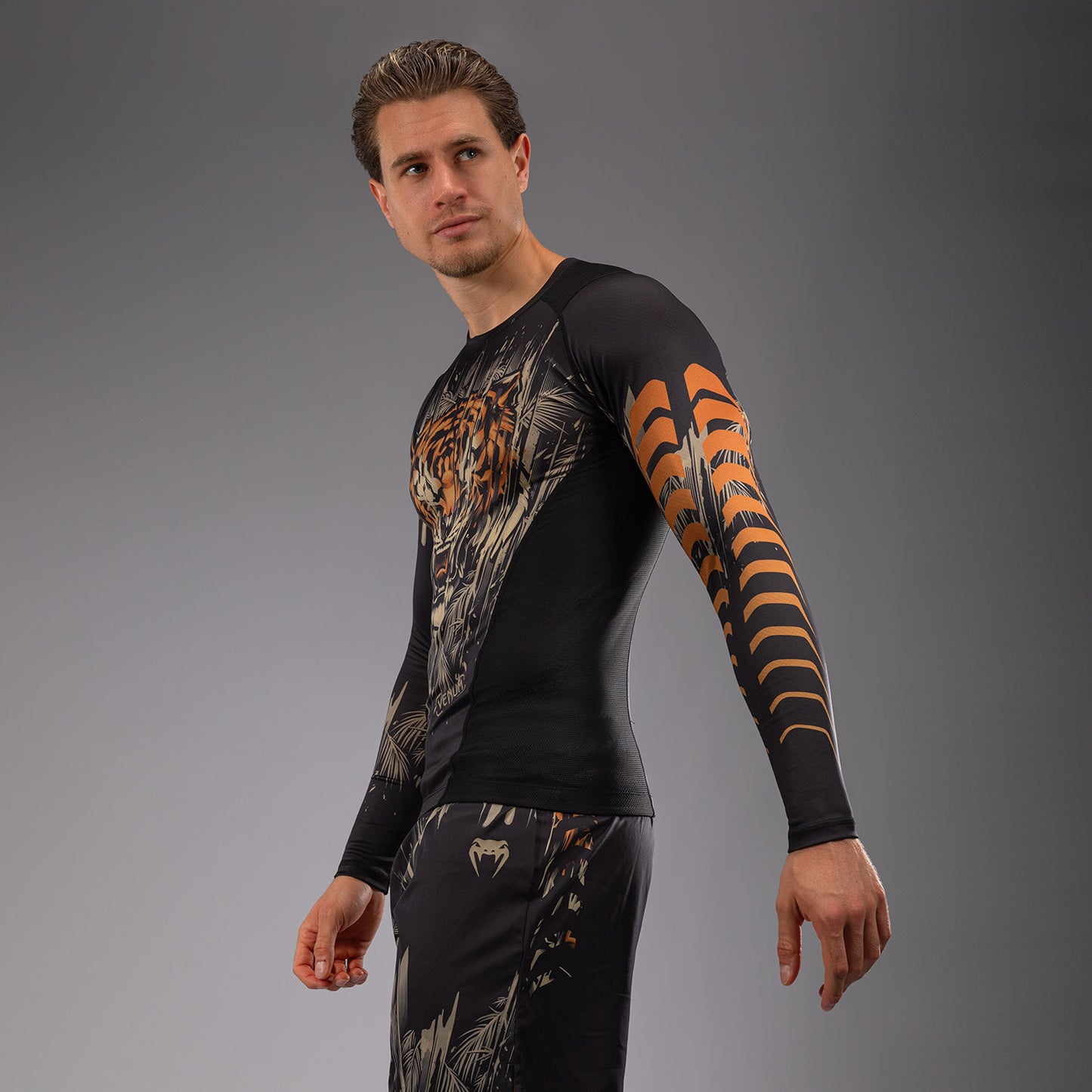 Venum Tiger Rashguard de Manga Larga para Hombre - Negro/Naranja Neón
