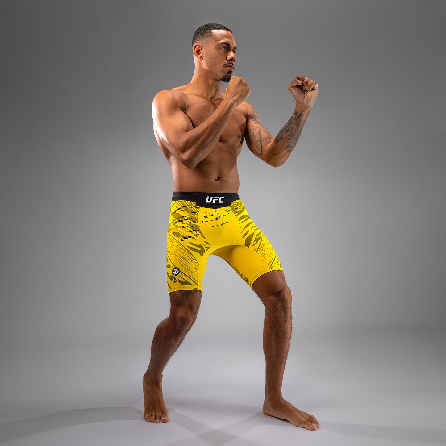 UFC Fusion by Venum Authentic Fight Night Vale Tudo Shorts para Hombre - Amarillo