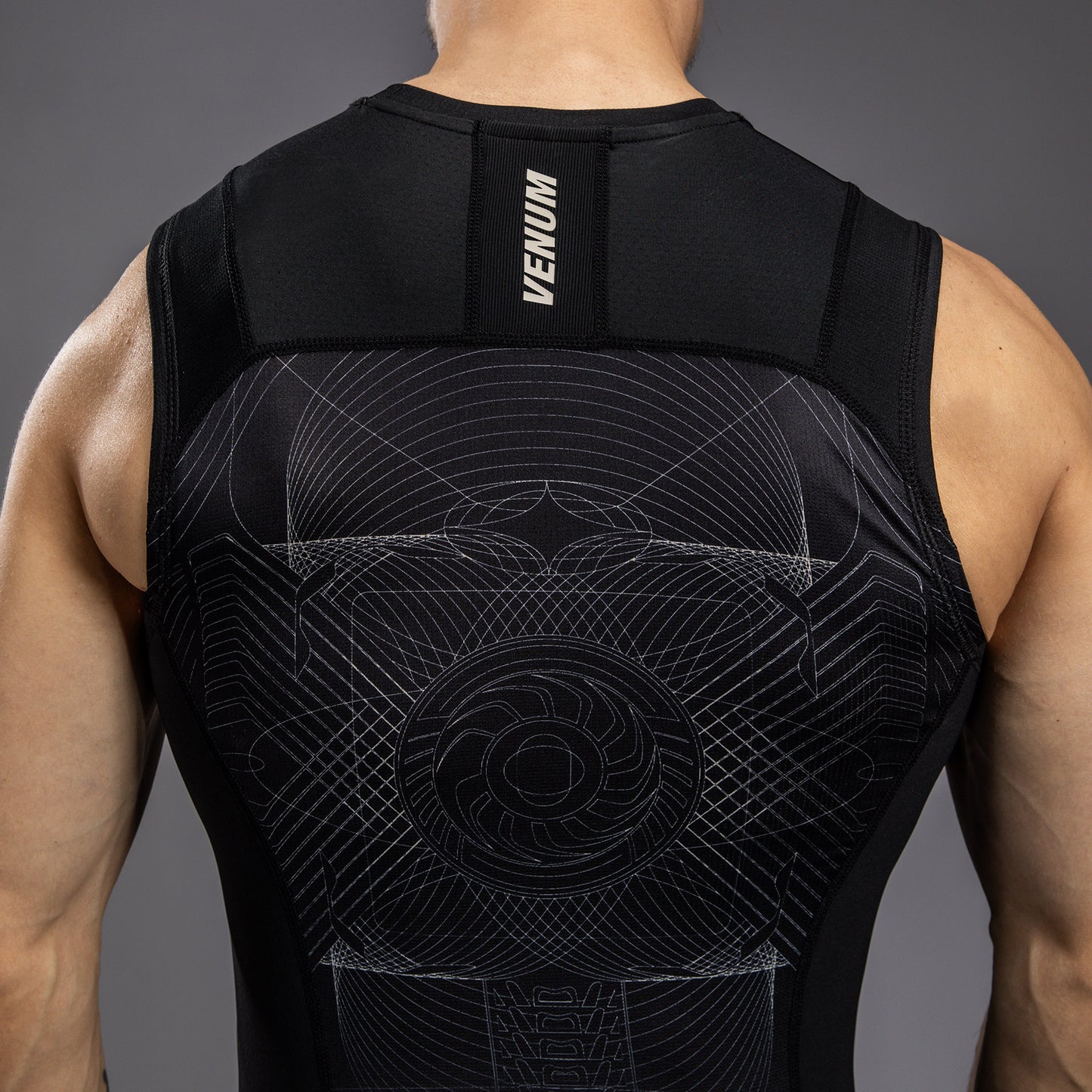 Venum G-Fit Air Rashguard sin Mangas para Hombre - Negro Profundo/Arena del desierto