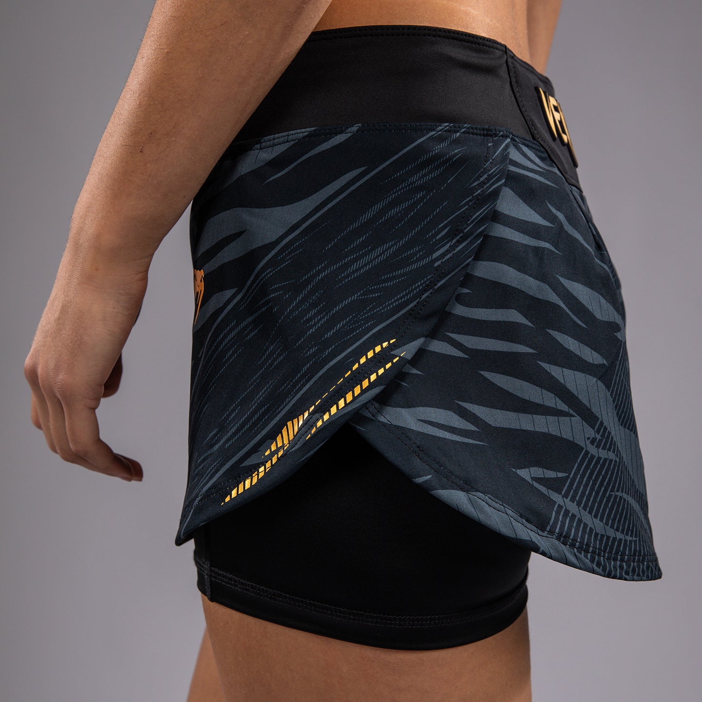 UFC Fusion by Venum Authentic Fight Night Falda Corta para Mujer - Champion