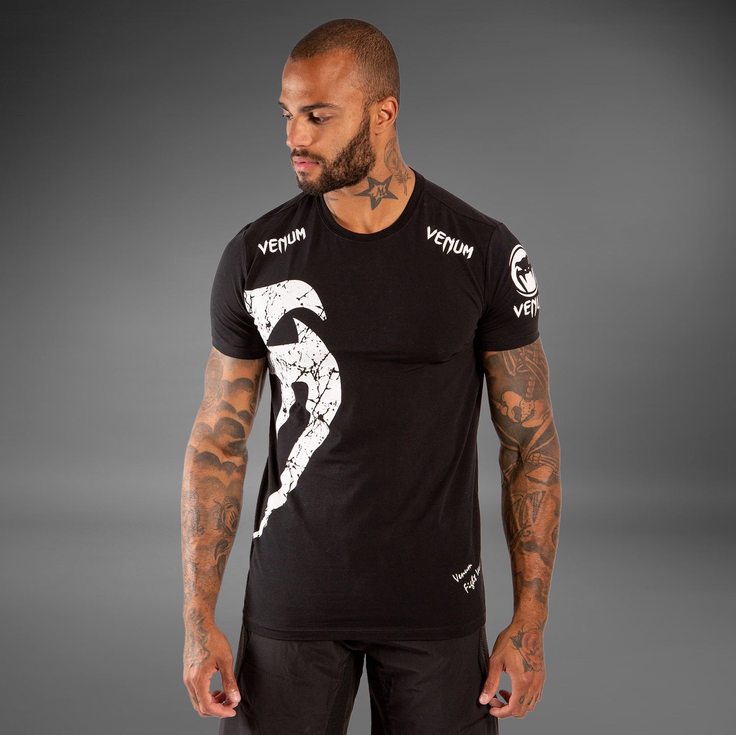 Camiseta Venum Giant - Negro