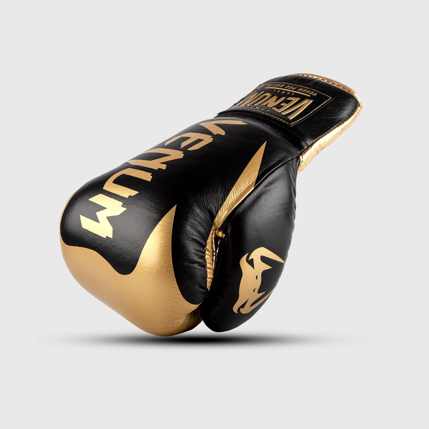 Guantes de boxeo profesionales Venum Hammer con cordones - Negro/Dorado
