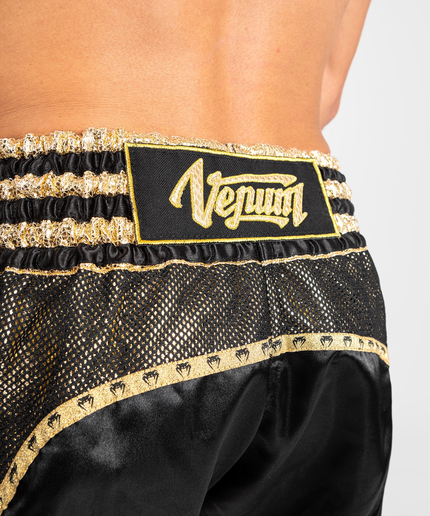 Pantalones Cortos de Muay Thai Venum Absolute 2.0 - Negro/Oro