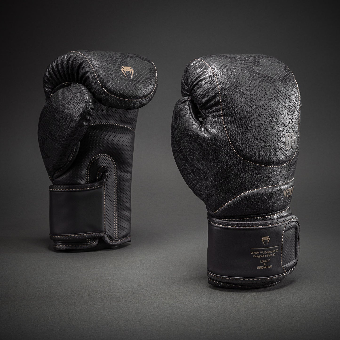 Venum Impact Evo Scales Guantes de Boxeo – Gris Oscuro