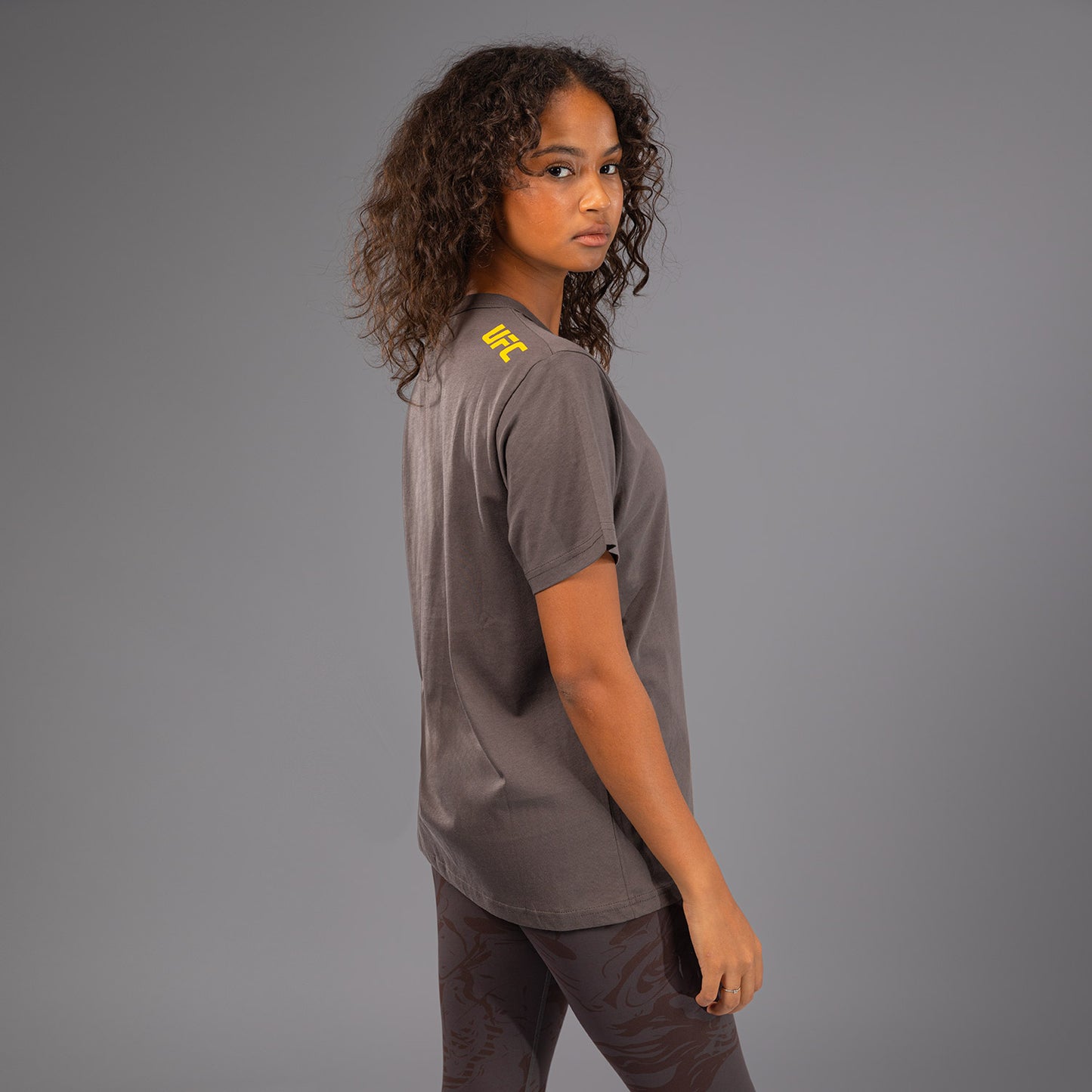 UFC Fusion by Venum Fight Week Camiseta de Manga Corta de Algodón para Mujer - Solid Marrón tierra