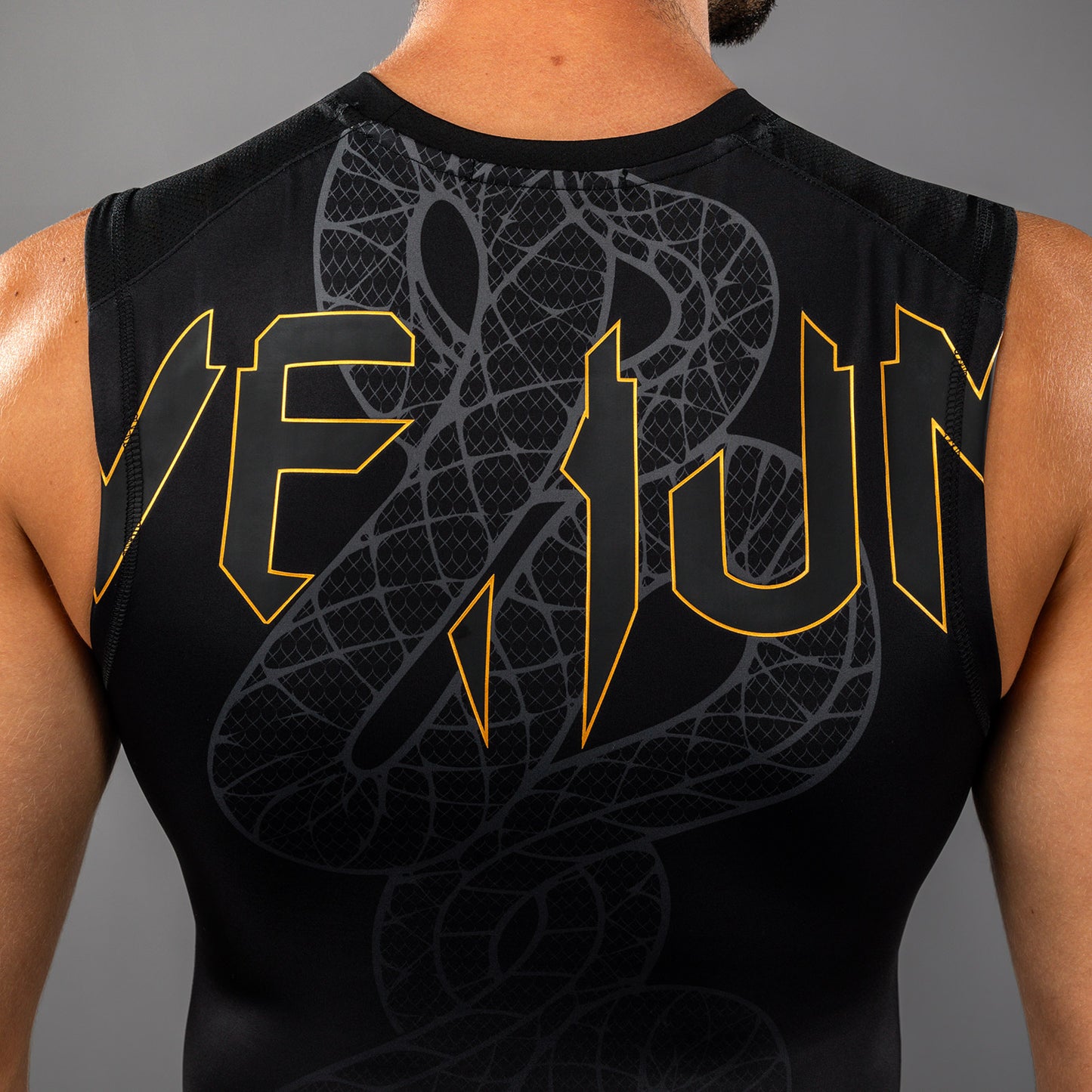Venum Serpenti Rashguard Sin Mangas – Negro/Plata/Dorado