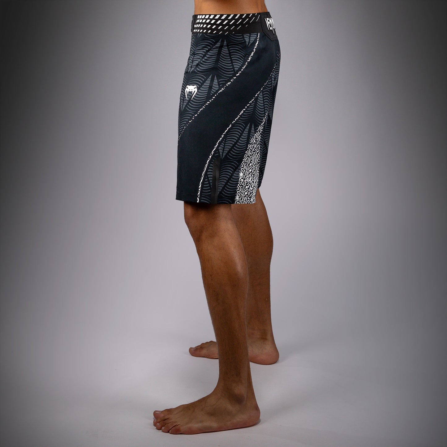 UFC Zenith by Venum Authentic Fight Night Short de pelea ajuste largo Hombre Personalizado - Negro