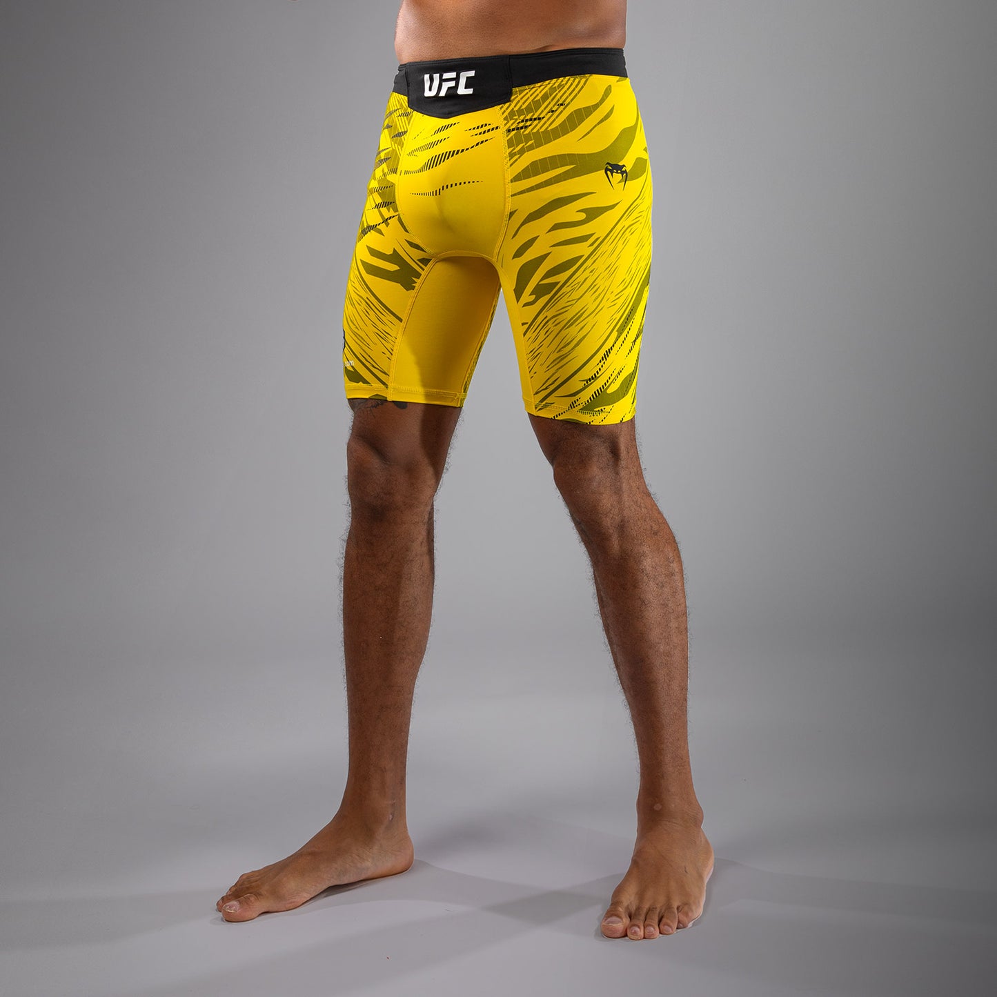 UFC Fusion by Venum Personalizados Authentic Fight Night Vale Tudo Shorts para Hombre - Amarillo