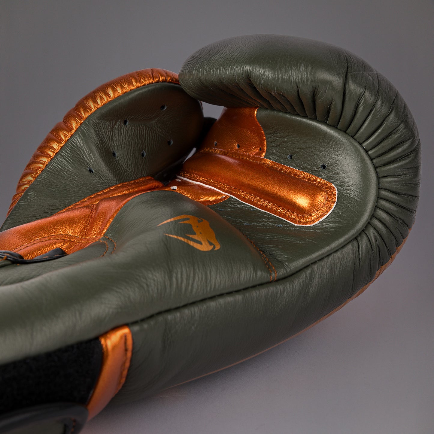 Venum Giant 3.0 Guantes de boxeo - Caqui/Bronce - Edición especial