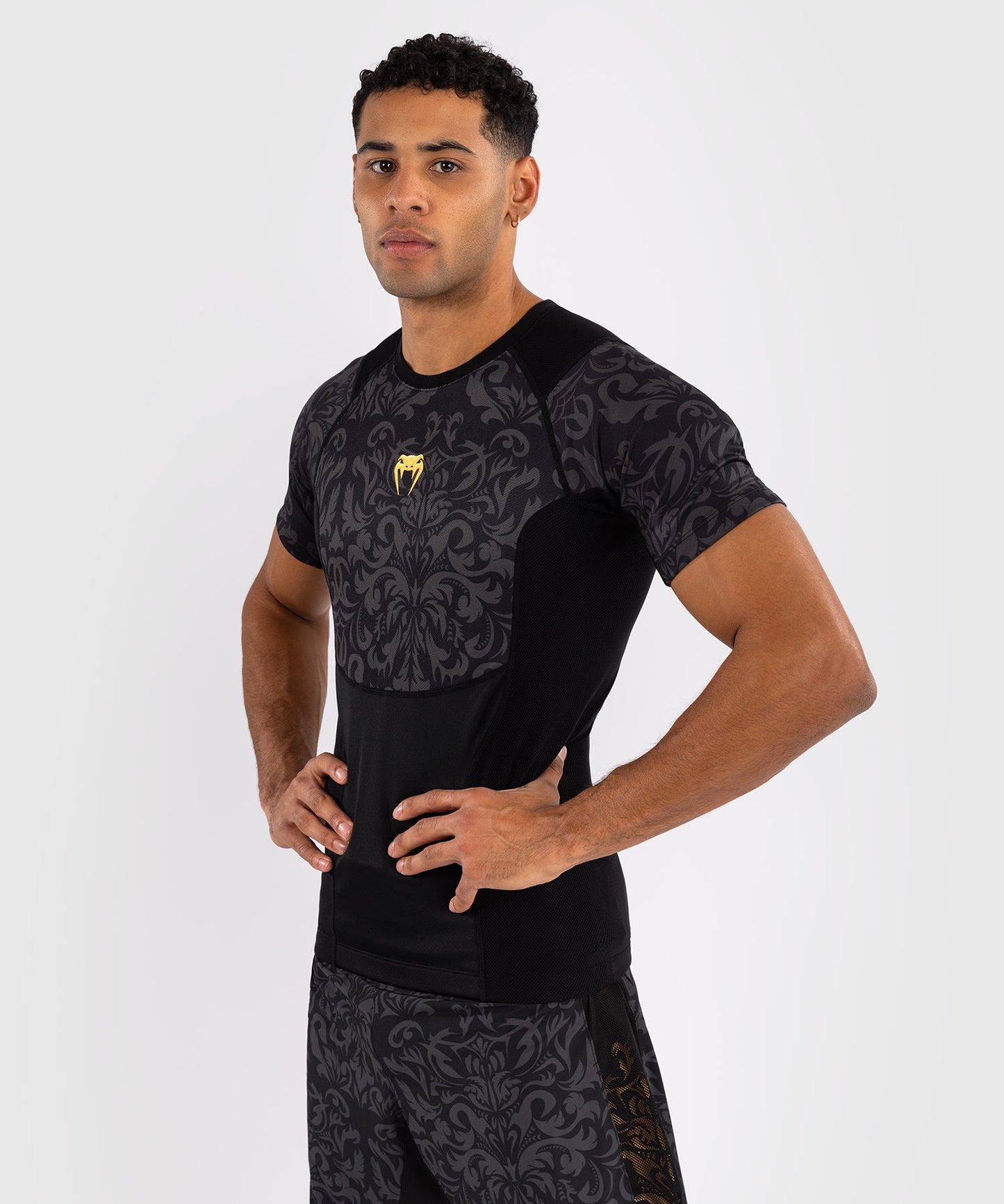 Venum x Topuria Unmatched Edition Camiseta de Manga Corta Rashguard - Negro/Dorado