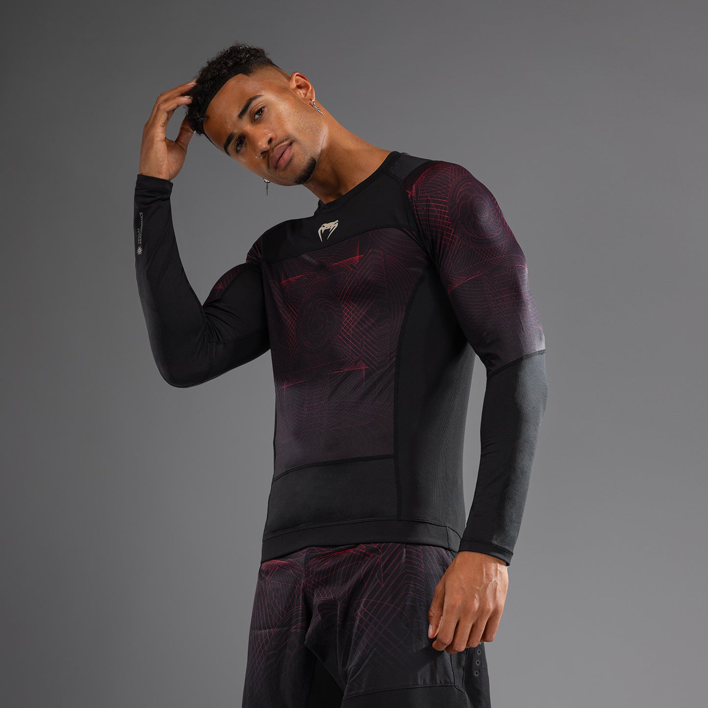 Venum G-Fit Air Rashguard de Manga Larga para Hombre - Negro Profundo/Rojo Fuego