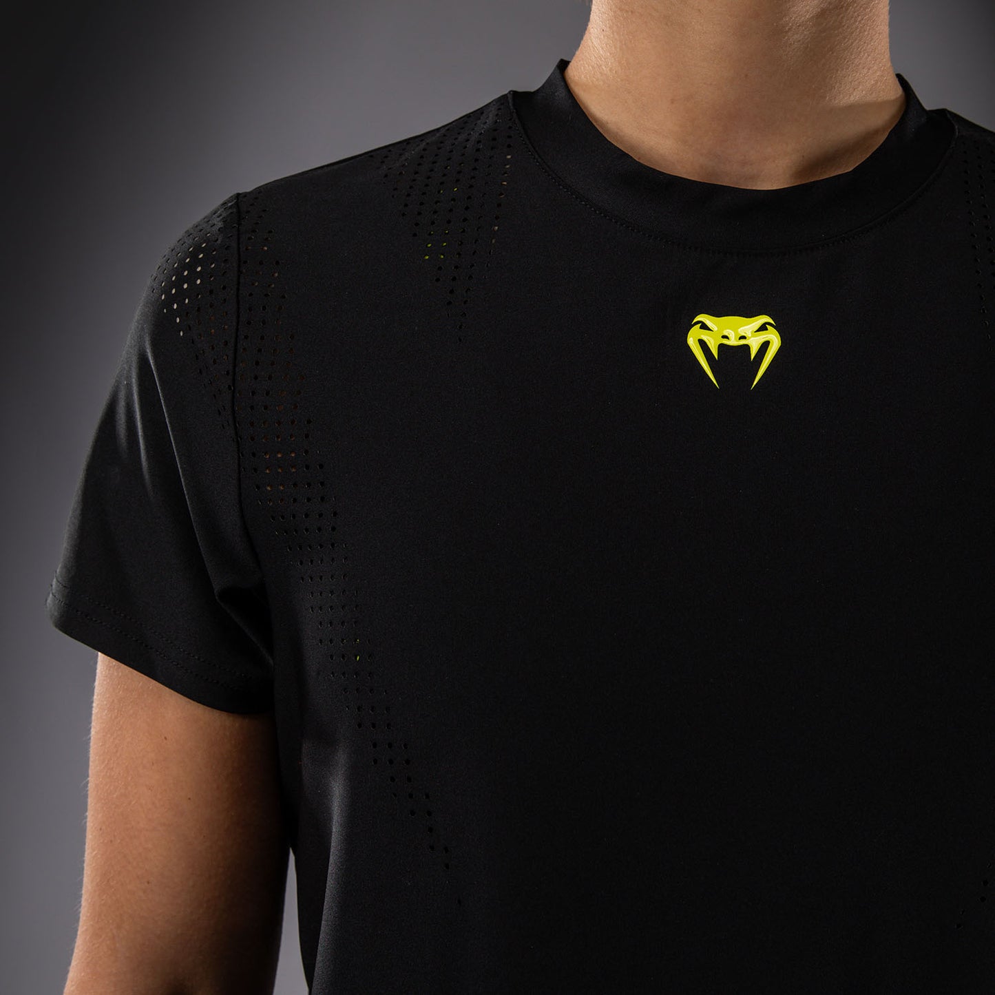 Venum Lazer Camiseta Dry Tech Para Mujer - Negro/Amarillo