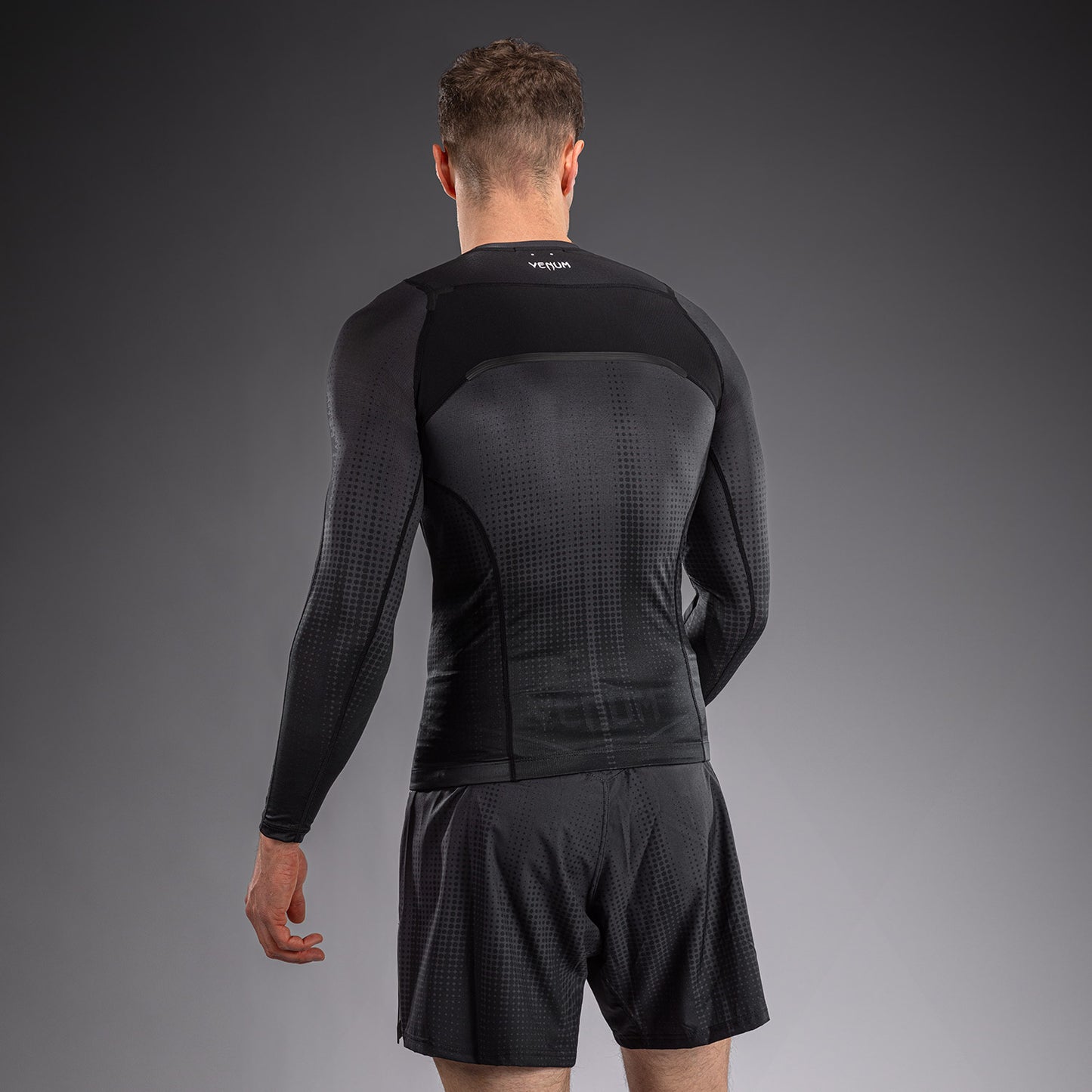 Venum Stealth Rashguard Manga Larga – Negro/Blanco