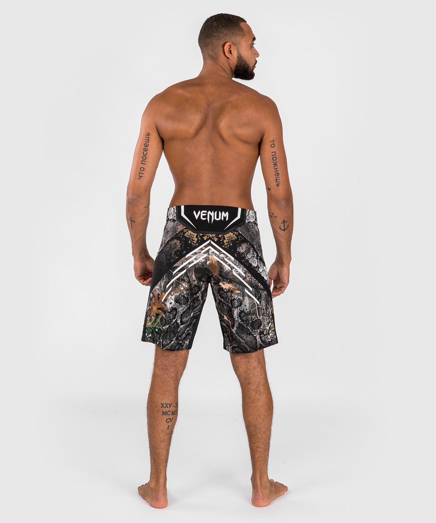 UFC Adrenaline by Venum Fight Night Pantalón corto de lucha para hombre en camuflaje Realtree - Corte largo