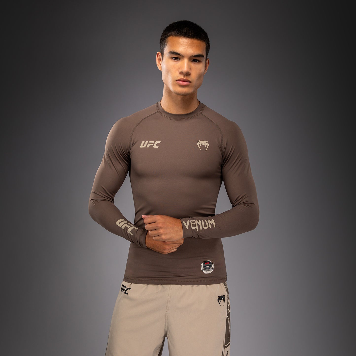 Venum UFC Unity by Venum Authentic Fight Week Rashguard Técnico de Manga Larga para Hombre - Marrón