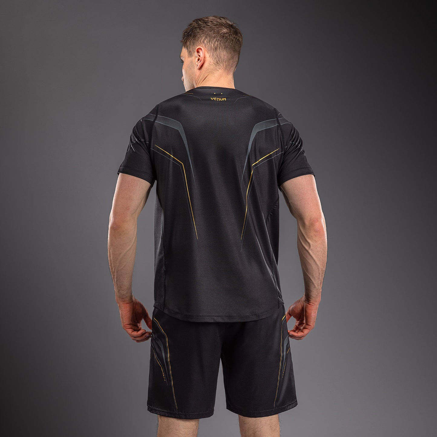 Venum Streamline Camiseta Dry Tech – Negro/Oro