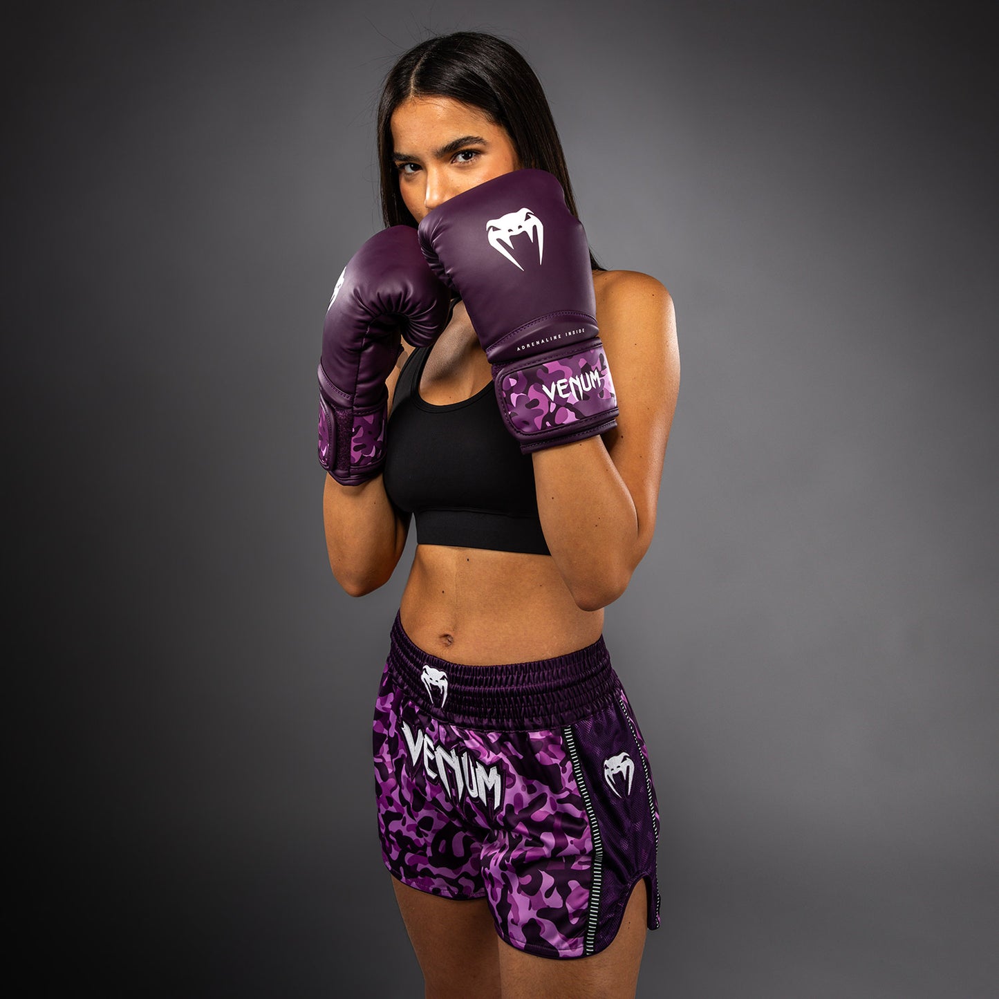 Venum Iris Pantalones Cortos de Muay Thai - Ciruela/Rosa