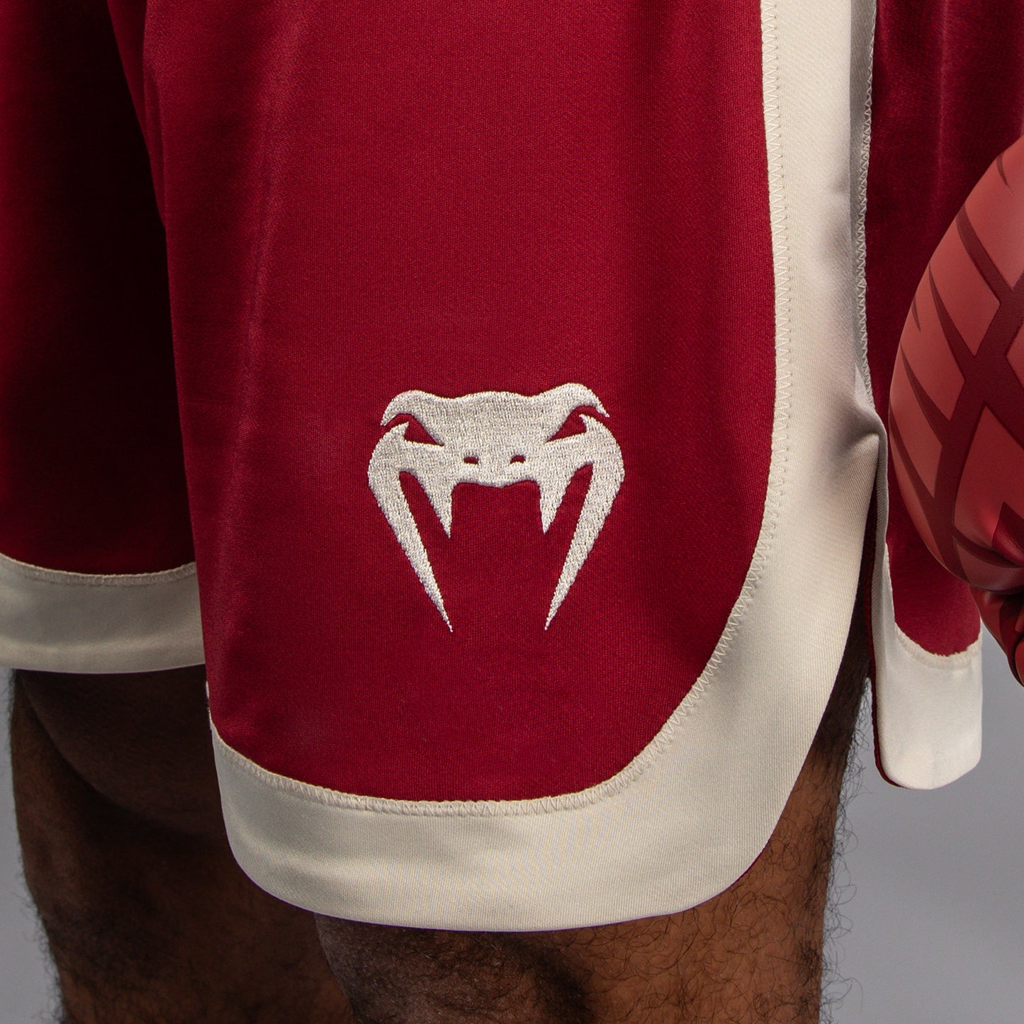 Venum Classic Short de Boxeo – Rojo Rubí/Marfil