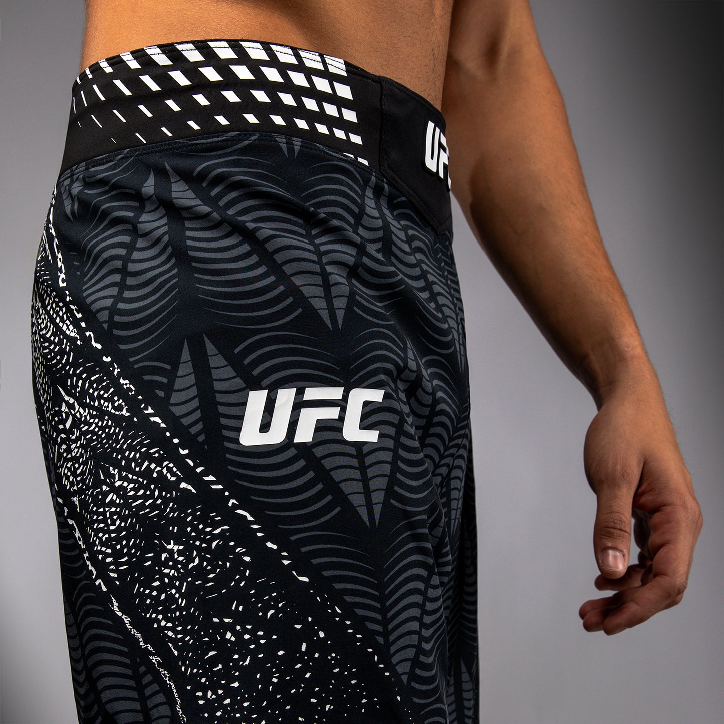UFC Zenith by Venum Authentic Fight Night Short de pelea ajuste largo Hombre Personalizado - Negro