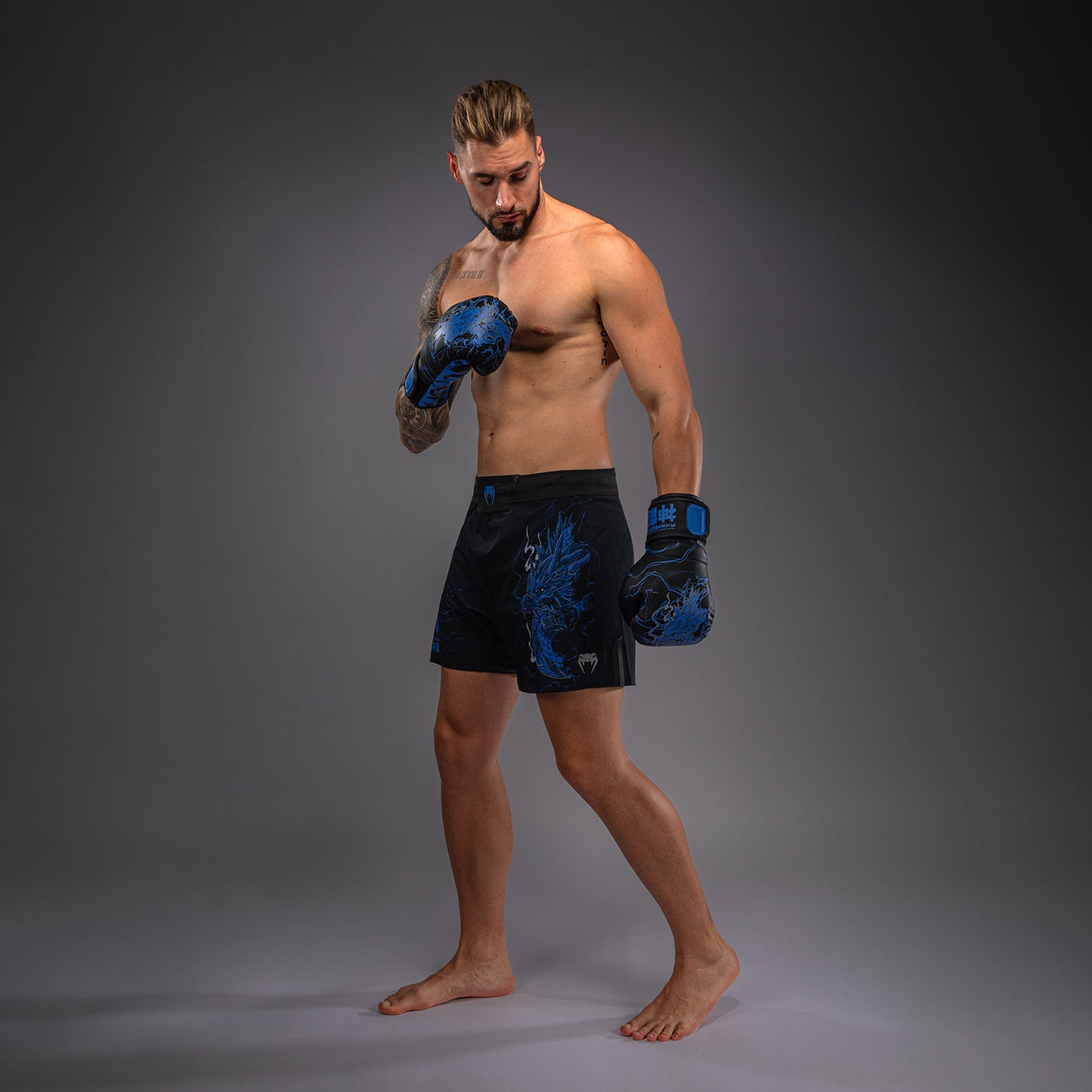 Venum Thunder Dragon Short de Combate – Negro/Azul Real