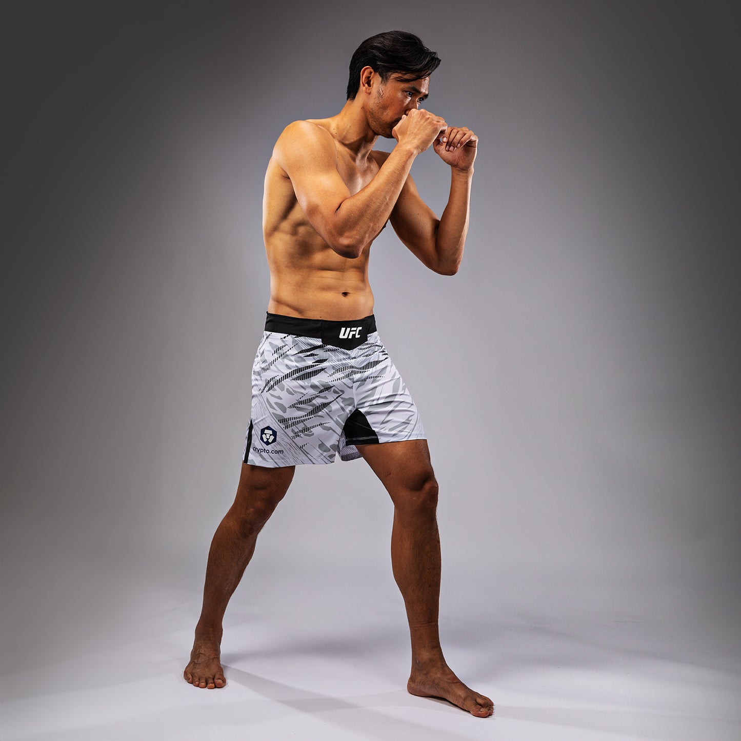 UFC Fusion by Venum Authentic Fight Night Shorts de Lucha para Hombre - Ajuste Corto - Blanco