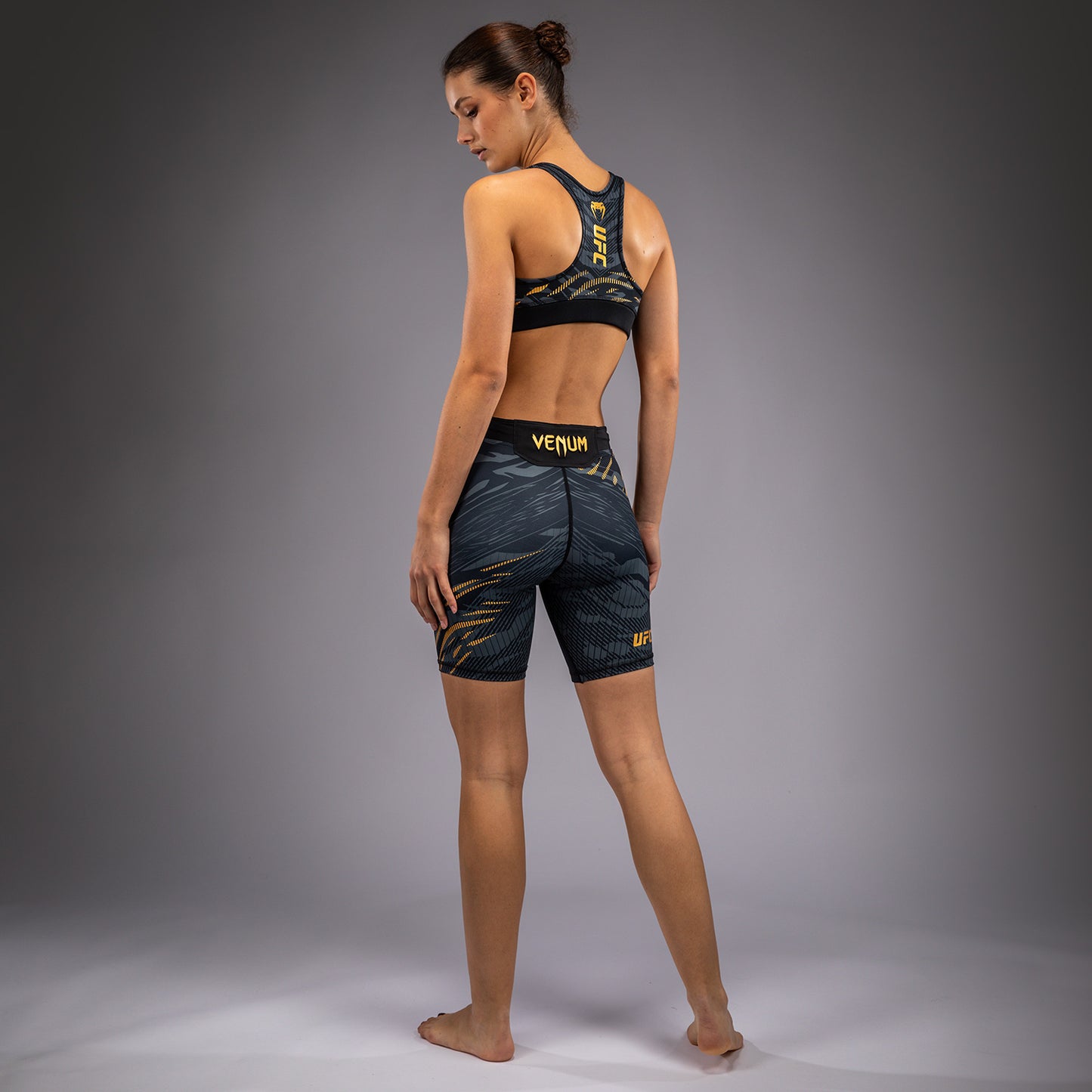 UFC Fusion by Venum Authentic Fight Night Vale Tudo Shorts para Mujer - Ajuste Largo - Champion