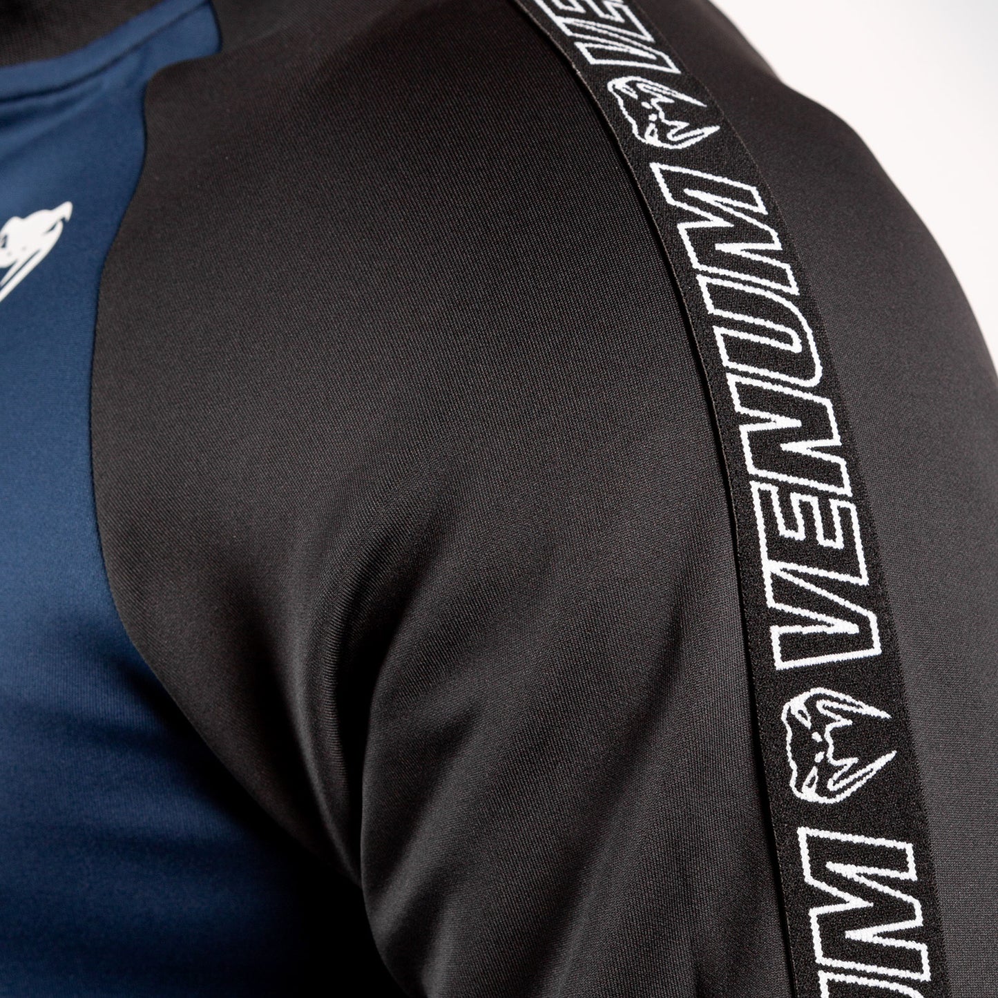 Chaqueta Venum Club 212 - Marino/Negro