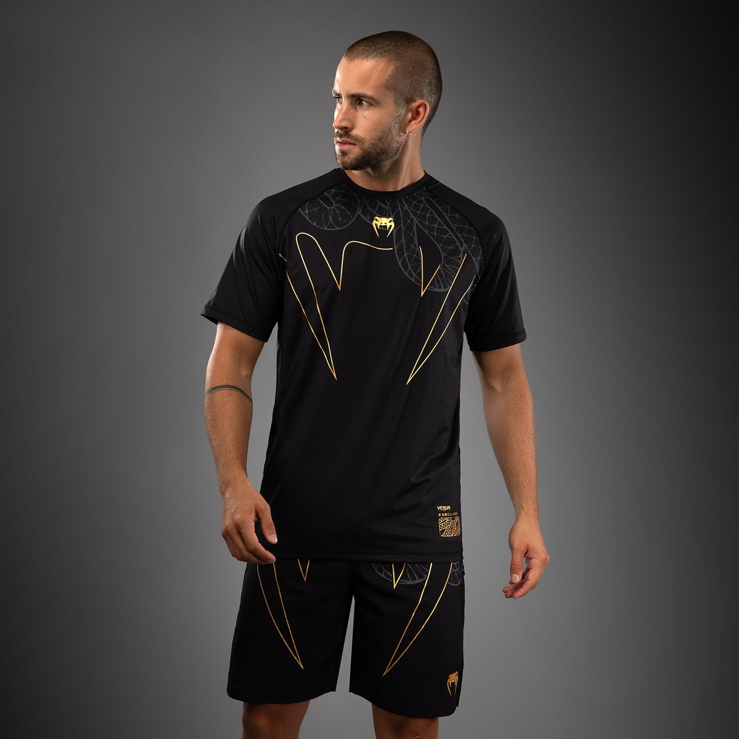 Venum Serpenti Dry Tech Camiseta – Negro/Plata/Dorado