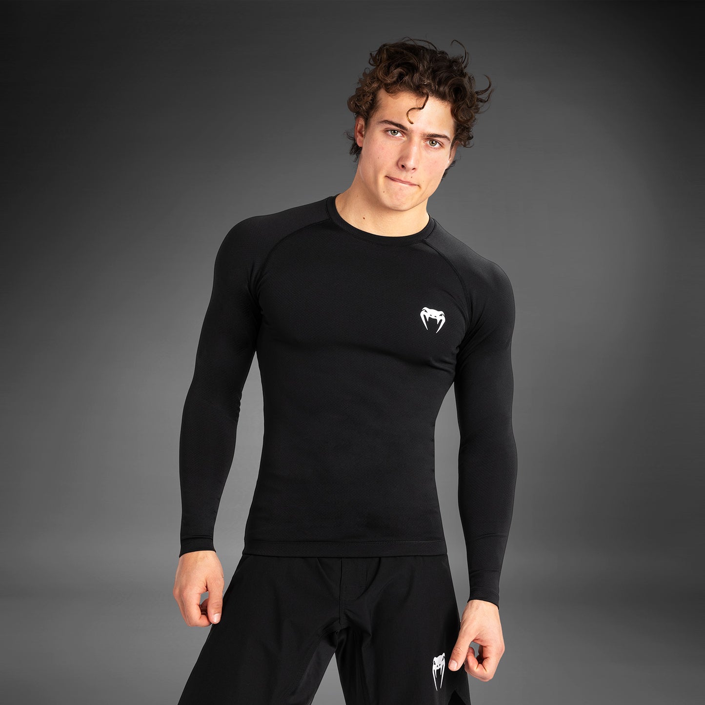 Venum Contender Lycra de manga larga para hombre - Negra/Blanca