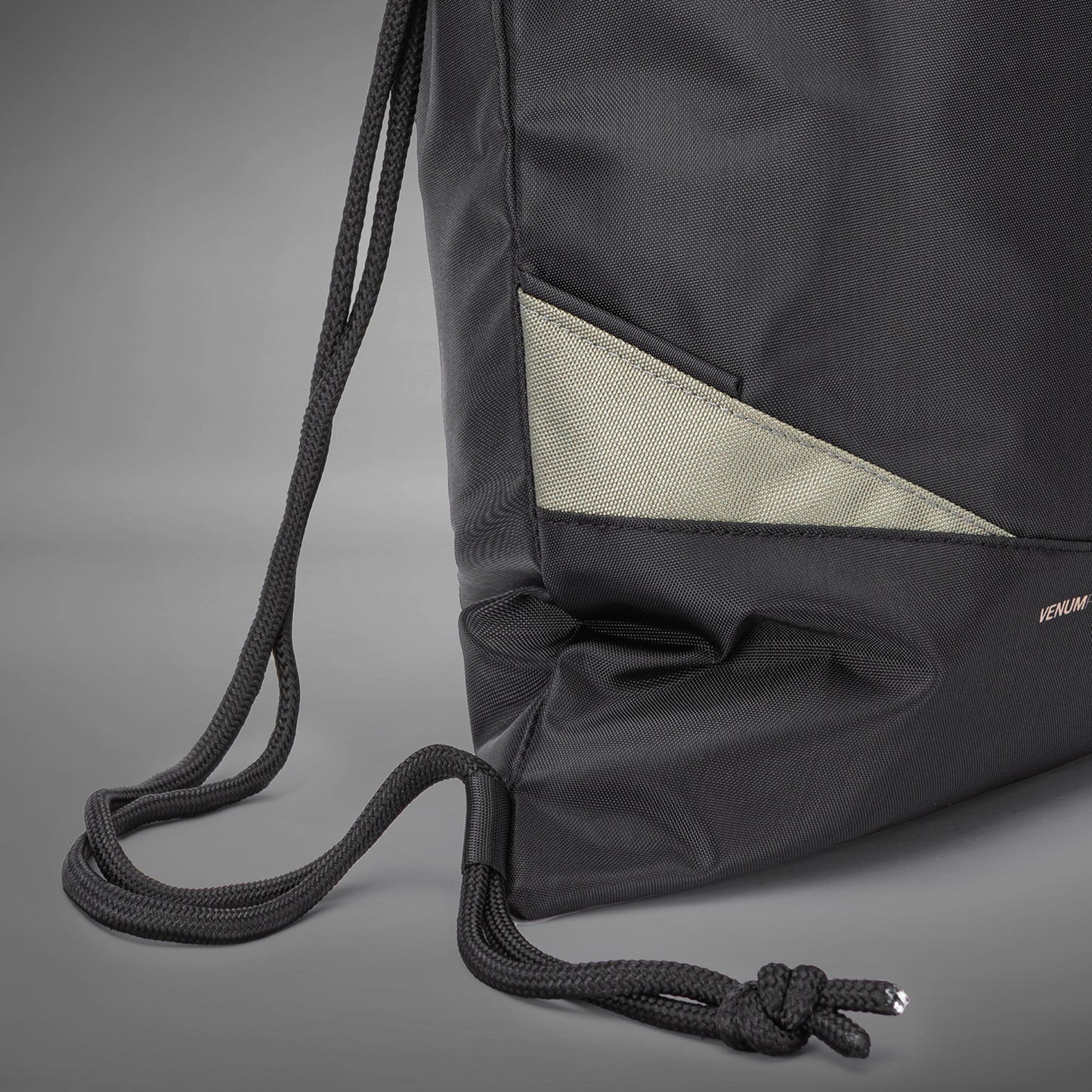 Venum Evo 2 Bolsa con Cordón (15-20L) – Negro/Caqui