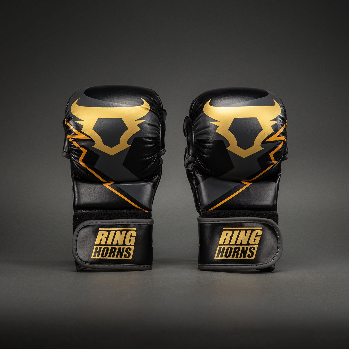 Venum Ringhorns Charger Guantes de Sparring MMA - Negro/Oro