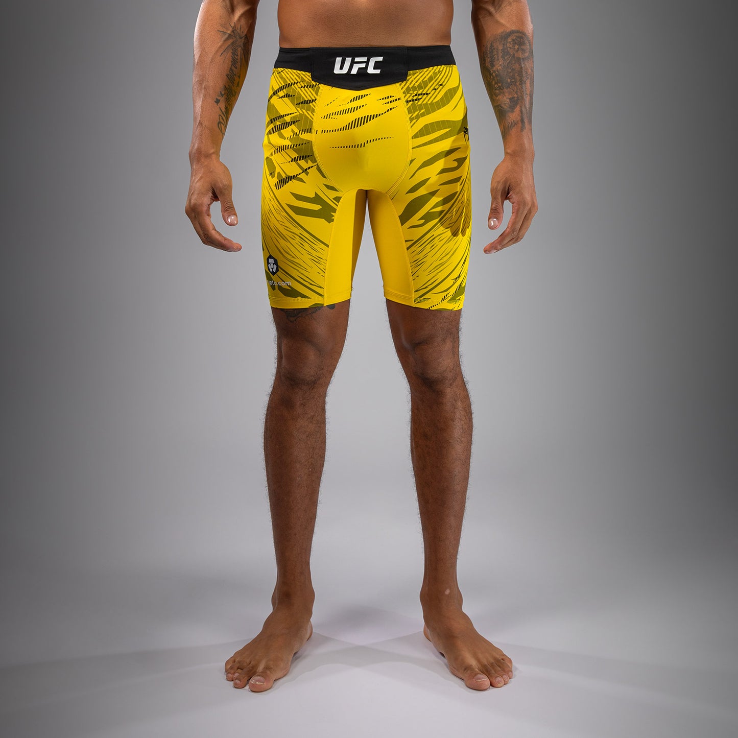UFC Fusion by Venum Authentic Fight Night Vale Tudo Shorts para Hombre - Amarillo