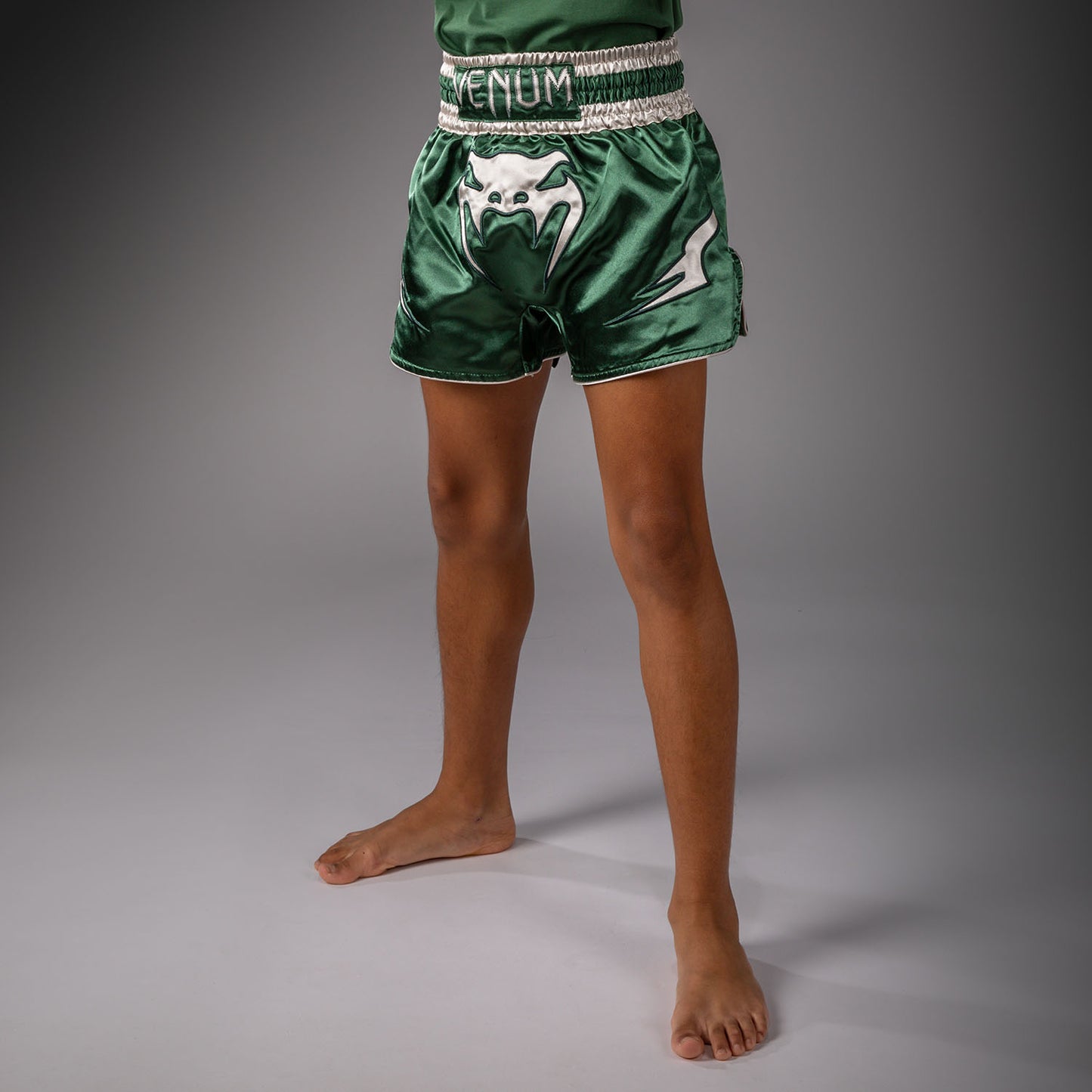Venum Inferno Short de Muay Thai – Verde Bosque/ Blanco Roto