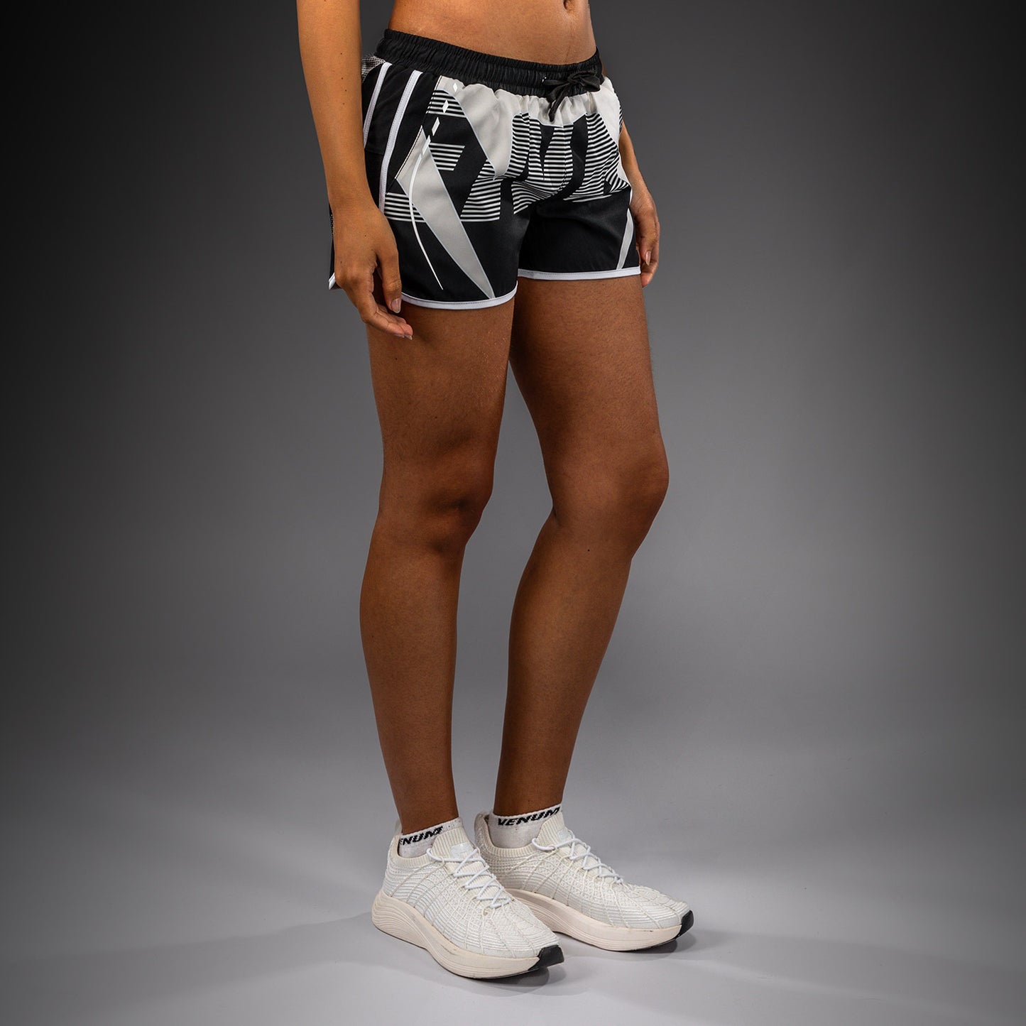 Venum Adrenaline Pantalones Cortos de Entrenamiento para Mujer – Negro/Marfil