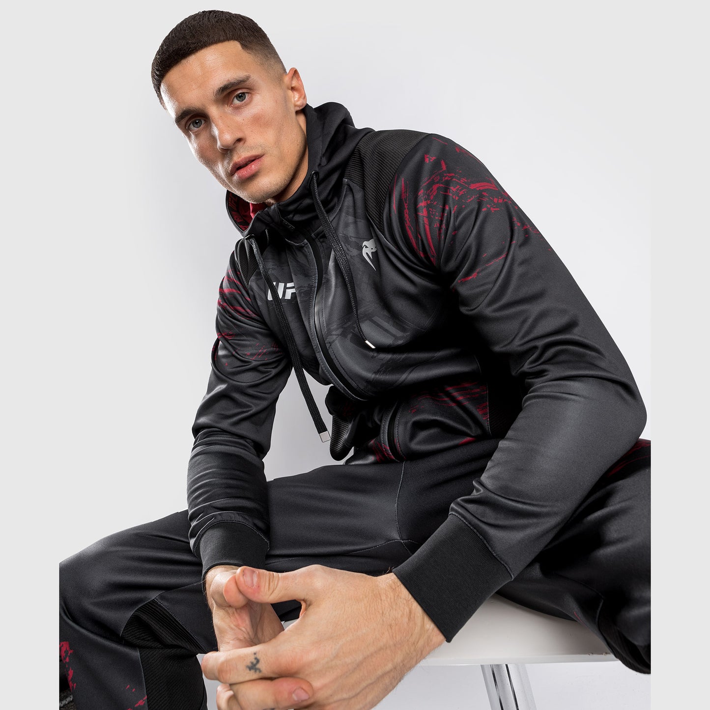 Sudadera con cremallera UFC Venum Authentic Fight Week 2.0 - Negro/Rojo