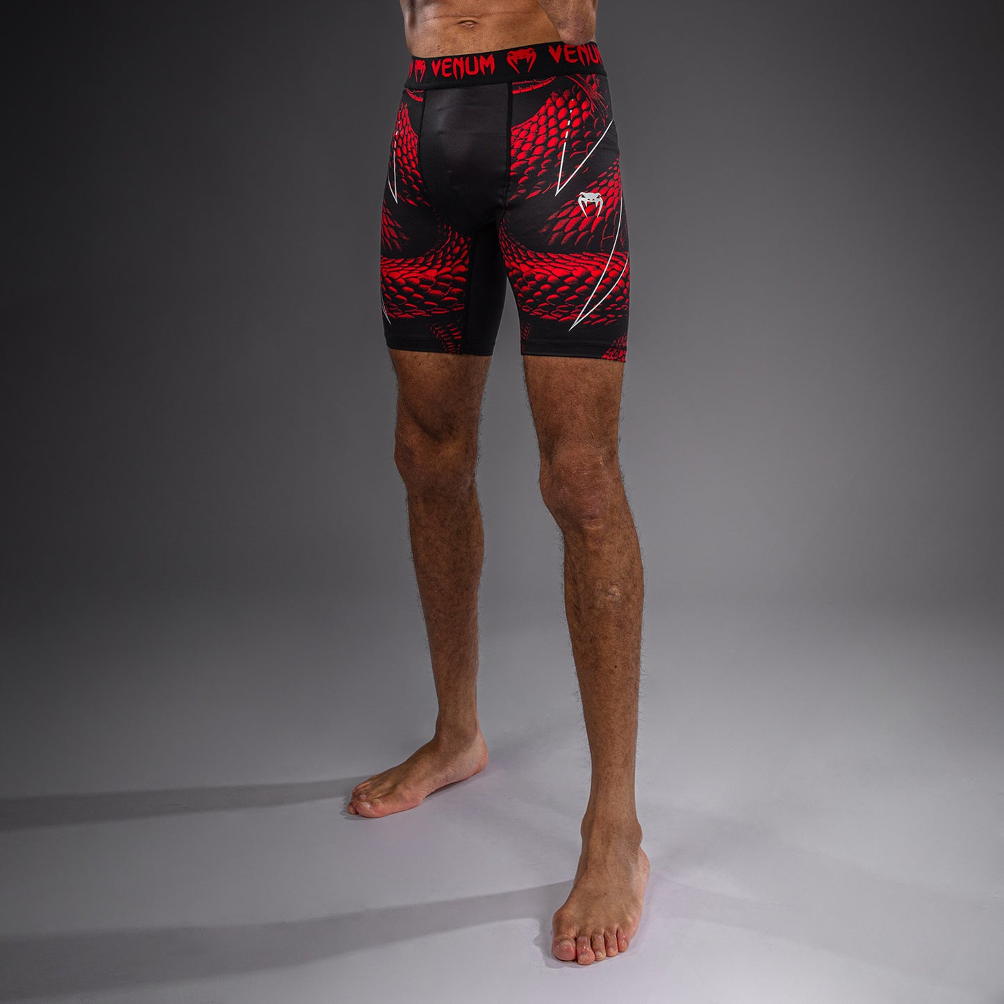 Venum Matupa Short de Compresión - Negro/Rojo/Plata
