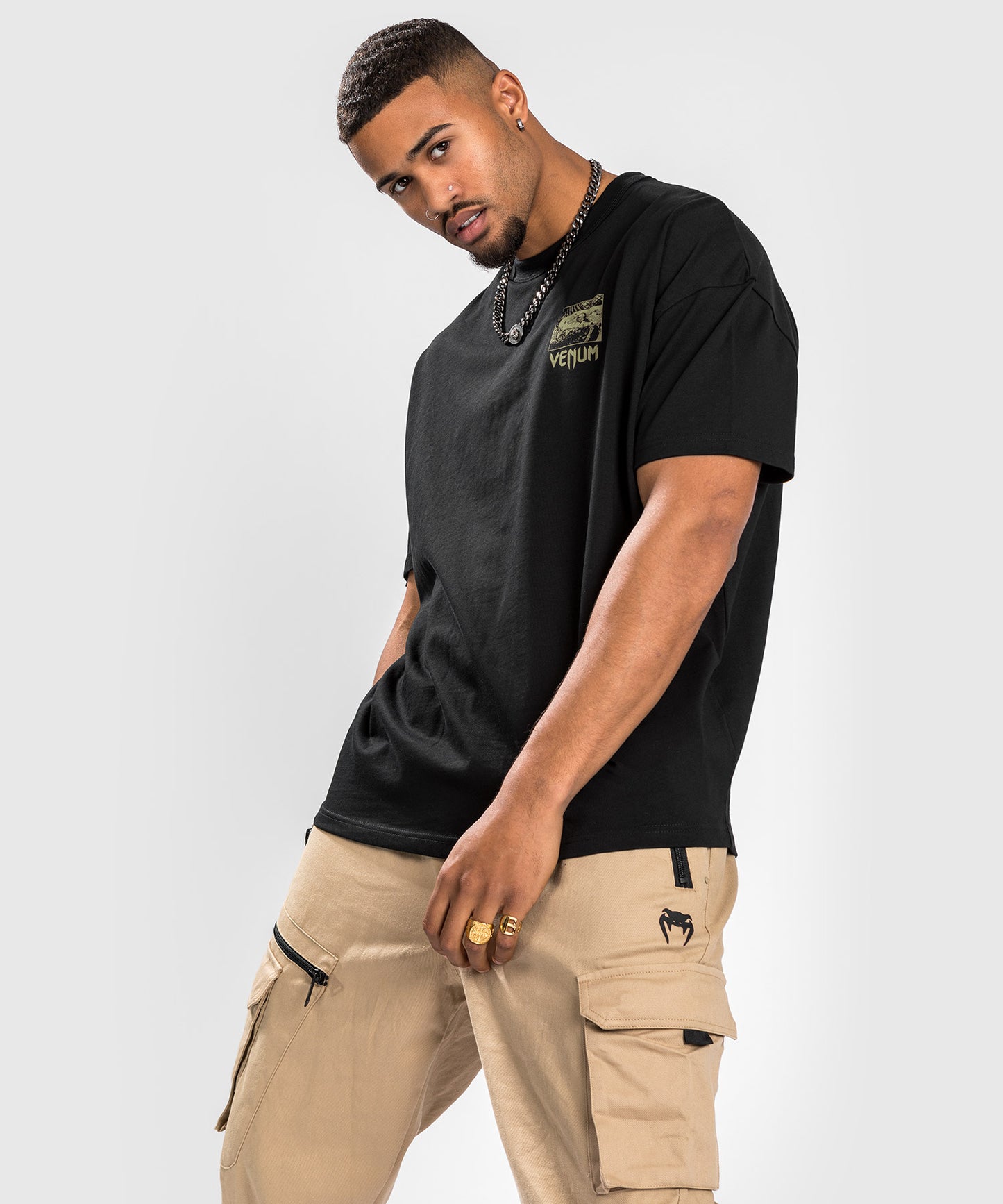 Camiseta Venum Fangs - Corte extragrande - Negro