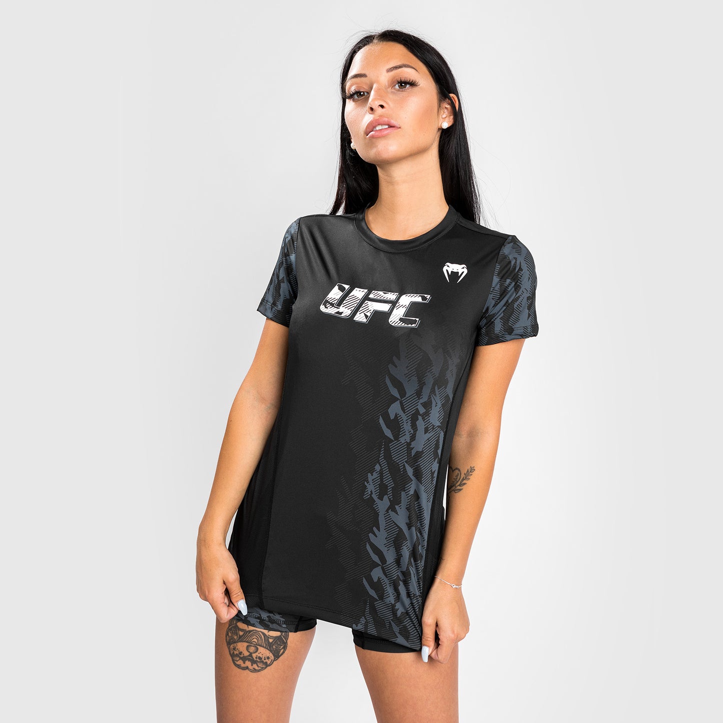 Venum UFC Authentic Fight Week Camiseta Performance de Manga Corta para Mujer – Negro