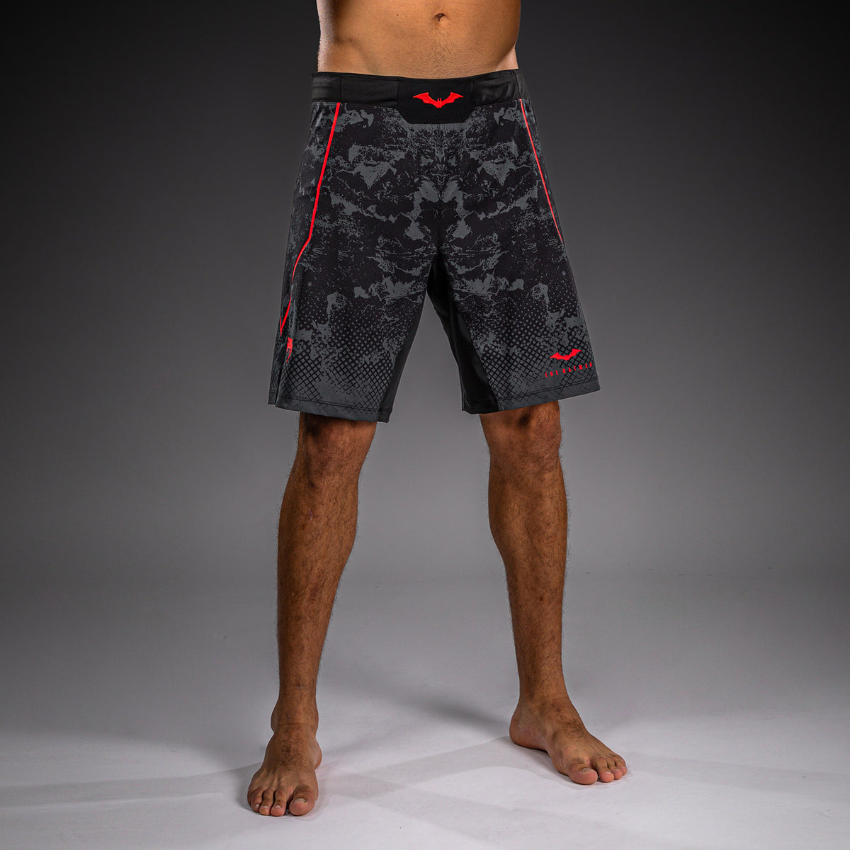 Venum x Batman Fightshorts - Negro/Gris/Rojo