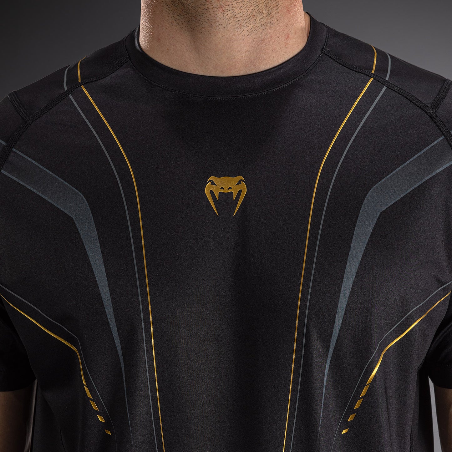 Venum Streamline Camiseta Dry Tech – Negro/Oro