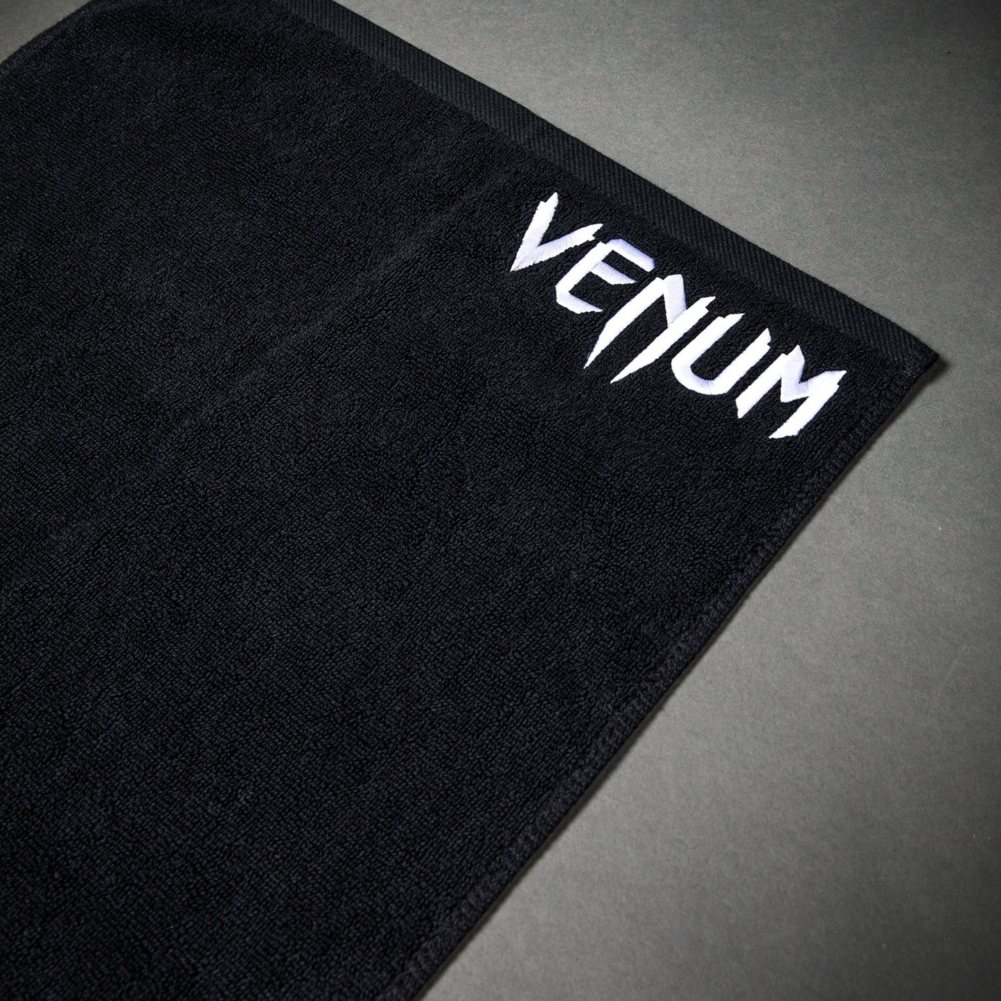 Venum MX Basics Toalla - Negro/Blanco