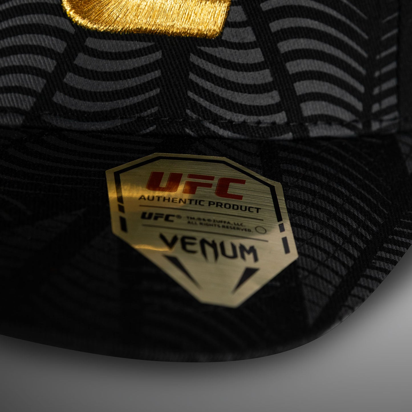 UFC Zenith by Venum Authentic Fight Night Gorra - Negro/Dorado