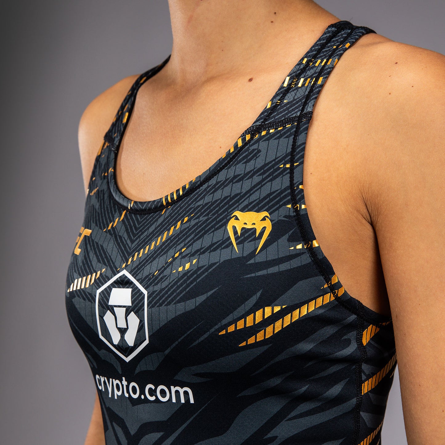 UFC Fusion by Venum Authentic Fight Night Top Ajustado con Sujetador Integrado para Mujer - Champion