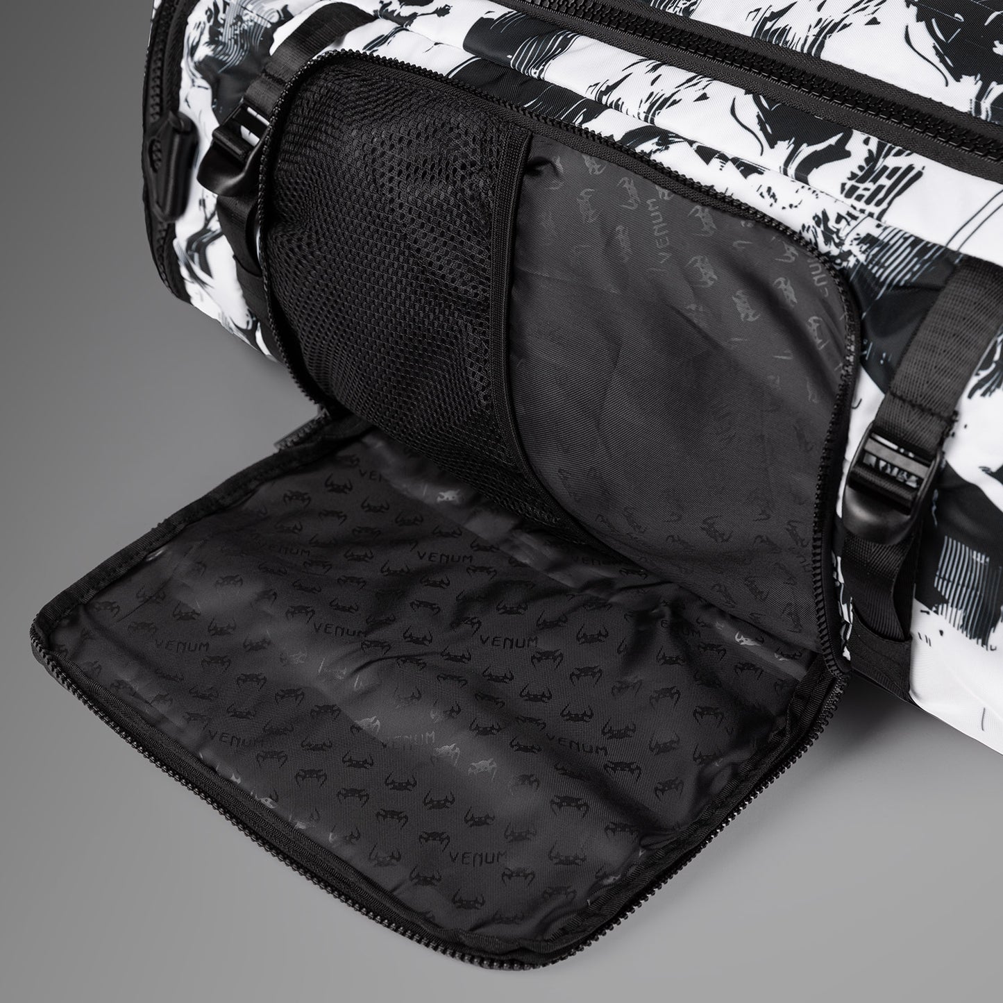 UFC Zenith by Venum Authentic Fight Week Bolsa de deporte - Blanca