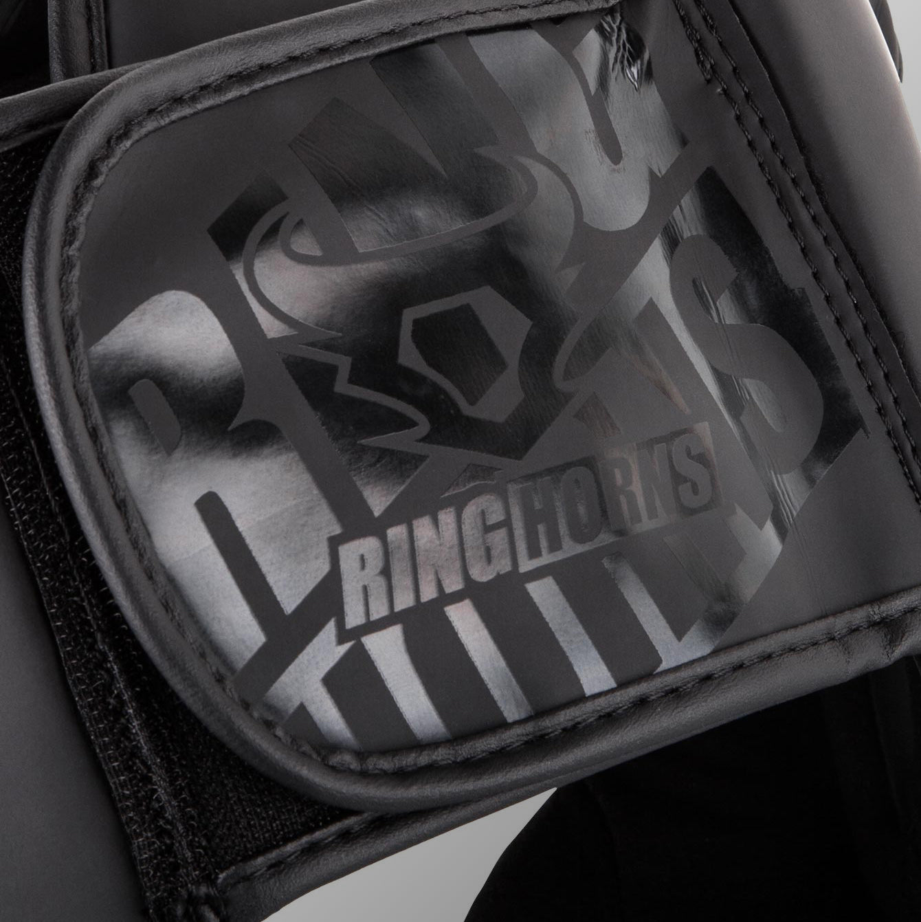 Ringhorns Charger by Venum Casco – Negro/Negro