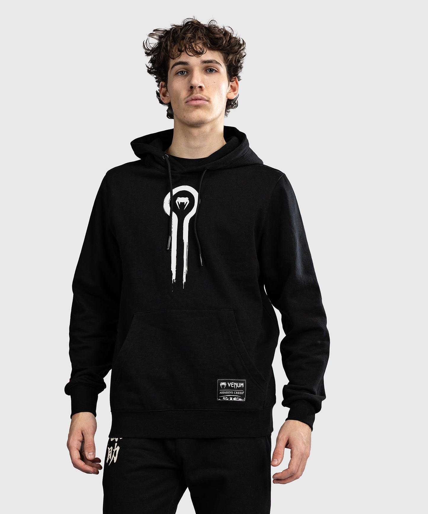 Venum x Assassin’s Creed Shadows Sudadera con capucha - Negra