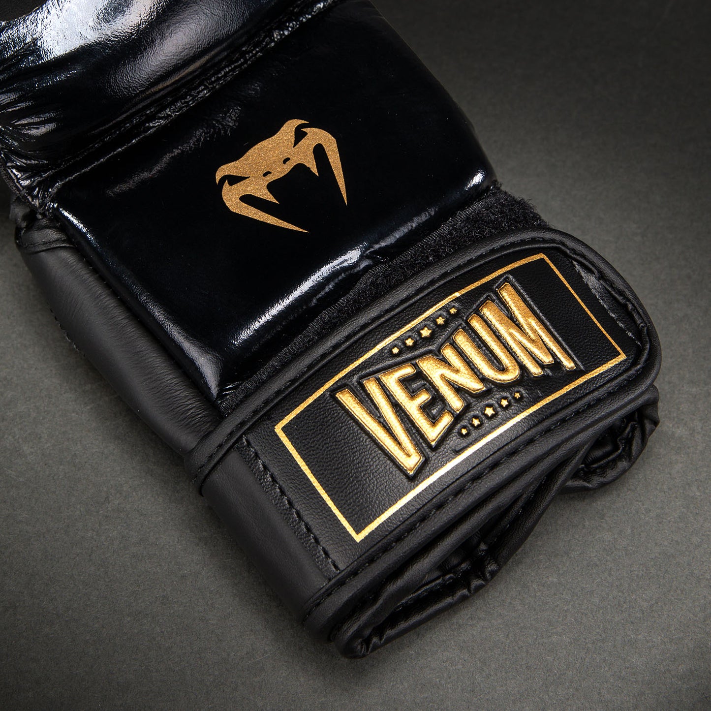 Venum Attack 2.0 Guantes de Sparring de Piel – Negro/Oro