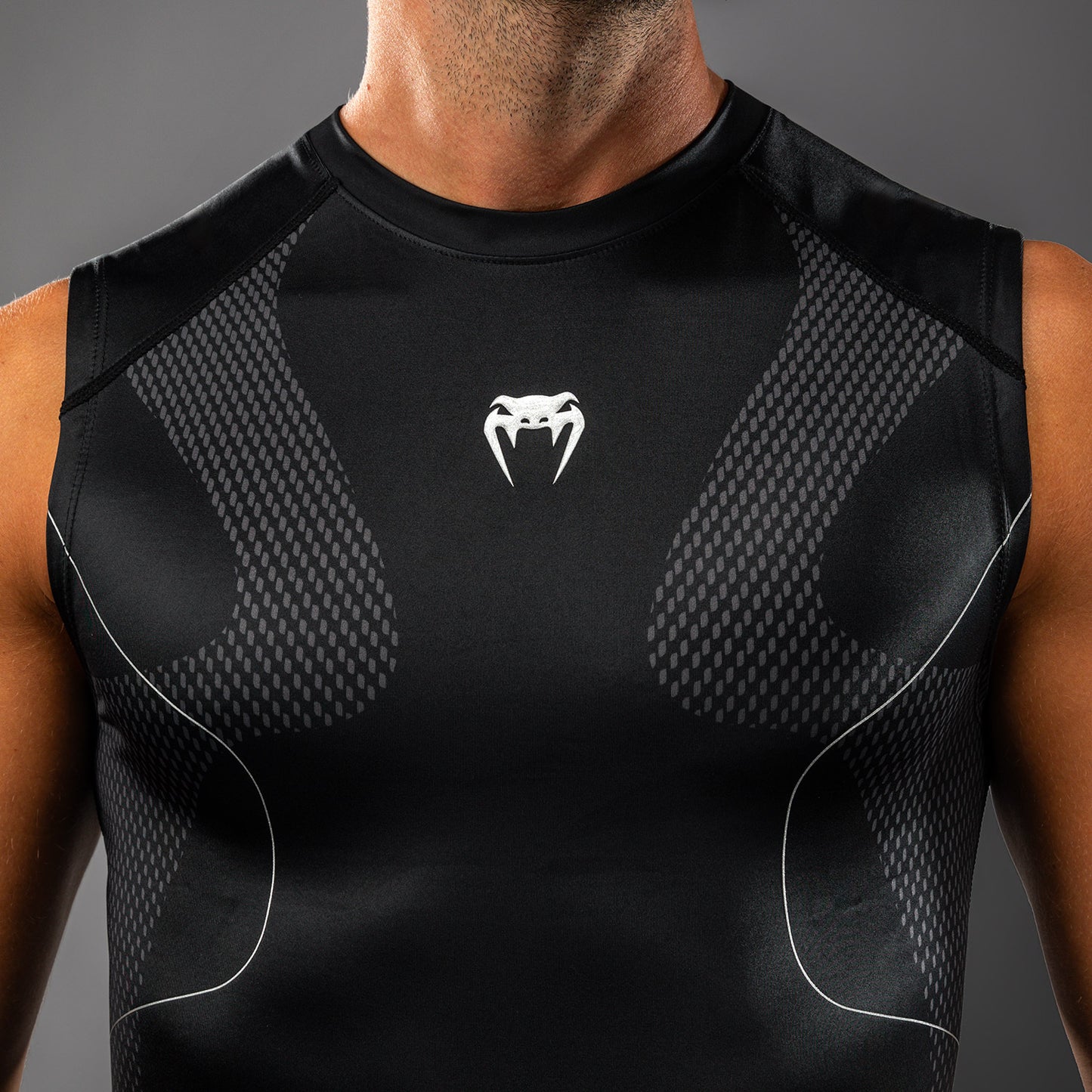 Venum Nexus Rashguard Sin Mangas – Negro/Plata
